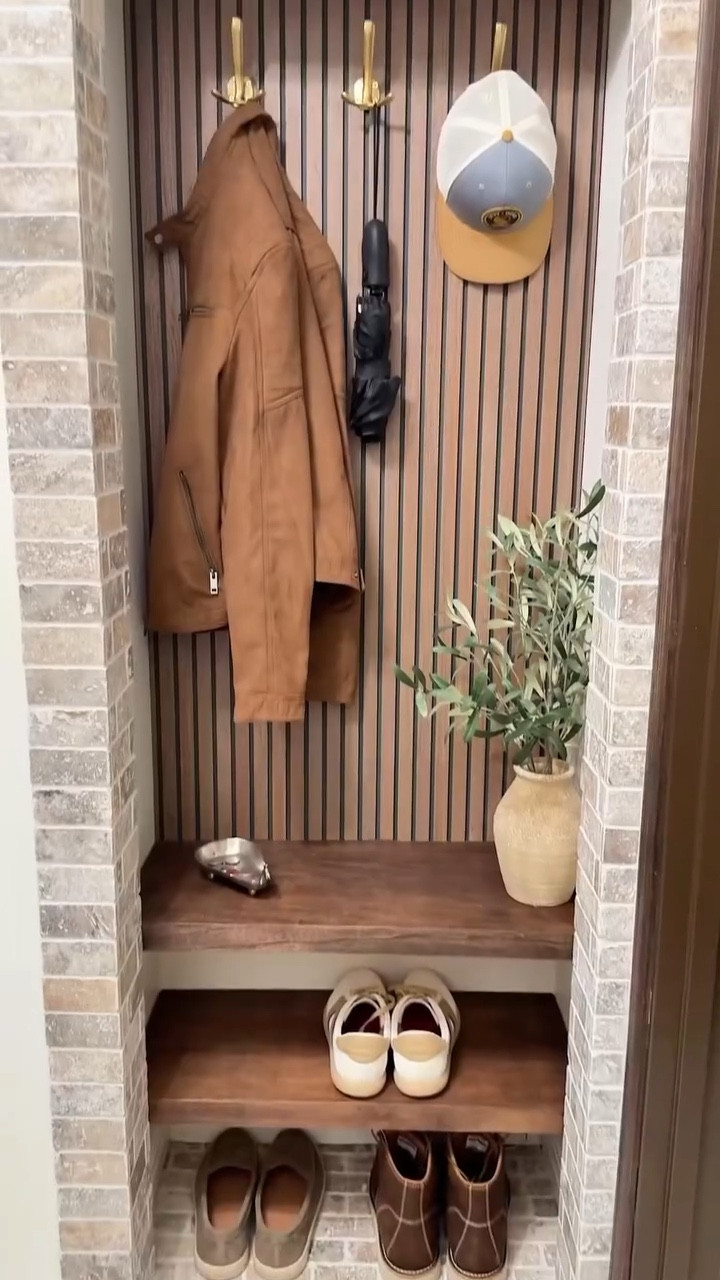 Entryway Closet Makeover, closet reno, coat closet makeover
#closet #diyprojects #smallcloset

#LTKHome #LTKStyleTip #LTKSaleAlert