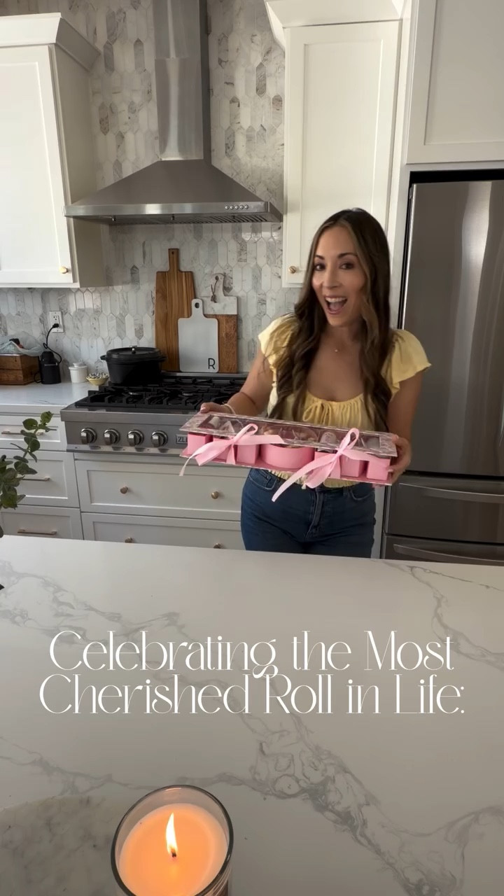 Celebrating the most important roll in life! Being a mom is hard work and you deserve it all! 

#adaydreamblog #mothersday #giftsformoms #giftforgirlfriend #celebrations🎉 moms mums gift box