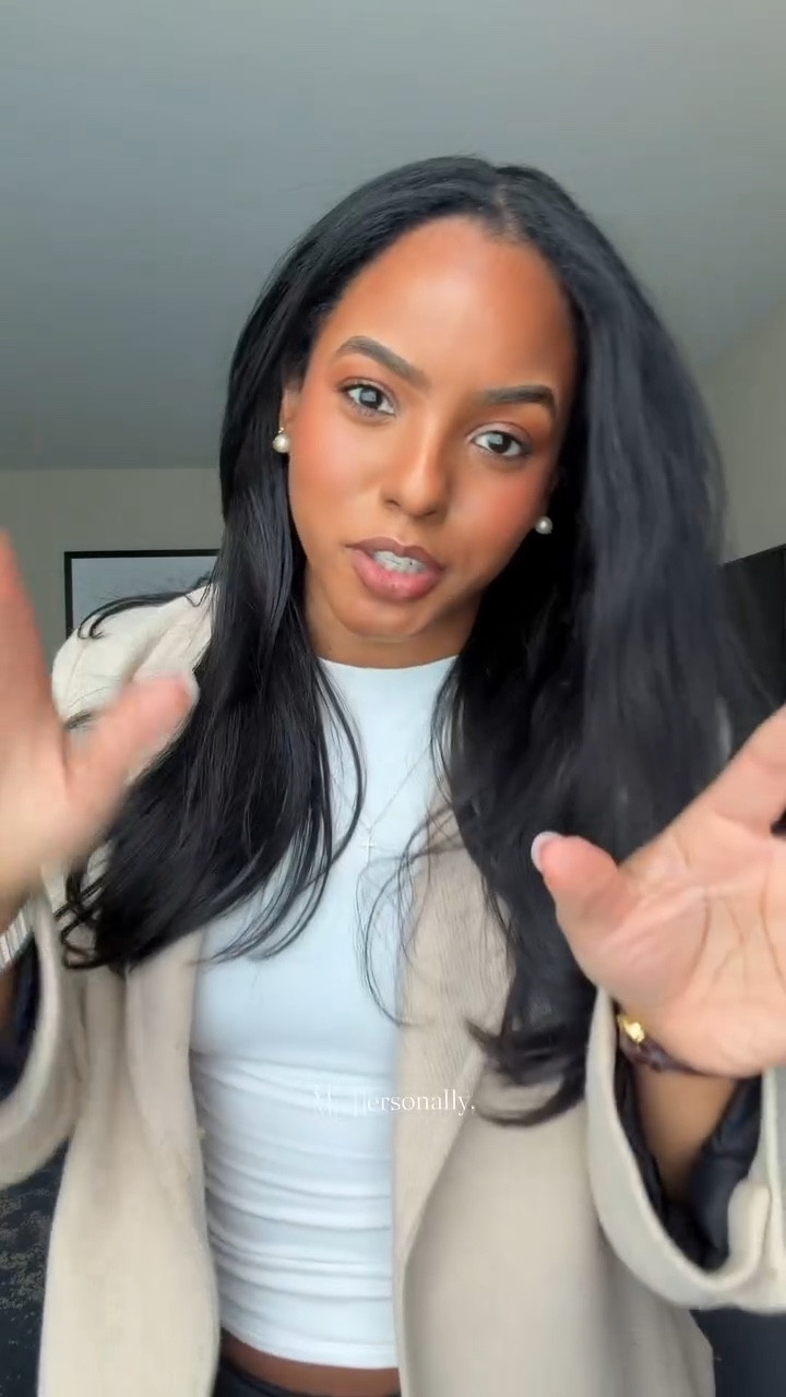 Are you a sweats or dress up type of girl for the airport?🤔 I like to tread a fine line between the two for my most ideal airport fit 😅

I have the fit linked in my bio 🫶
#ootd #outfitcheck #airportoutfit