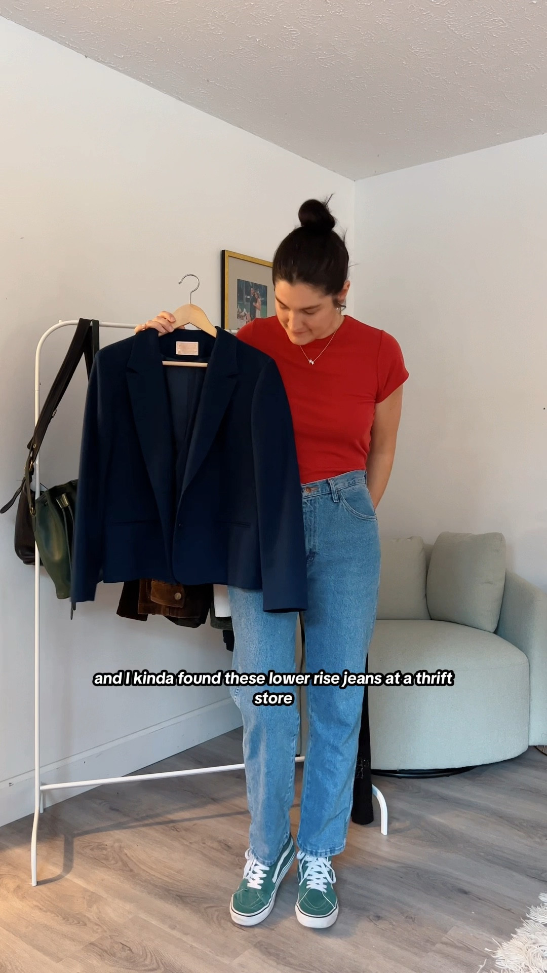 Cute & Comfy OOTD
Millennial Mom Style
Mid-Rise Straight Jeans
Ribbed Baby Tee
Navy Blazer
Green Leather Bag
🖤
