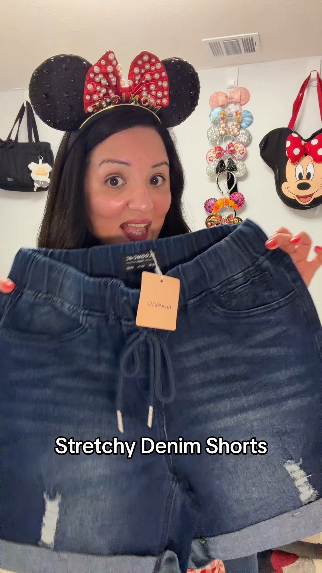 My new favorite denim shorts from @Bloomchic Get an extra 15% off with code LTK15

#disneyootd #denimshorts #summeroutfit

#LTKgrwm #LTKootd #LTKdayinmylife