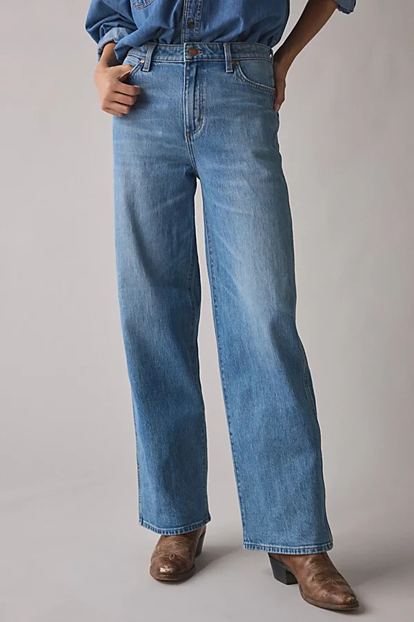 Wrangler Mid-Rise Loose Straight Jean in Austin, Women's at Urban Outfitters | Urban Outfitters (US and RoW)