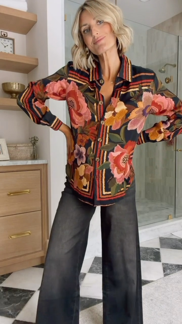 Ready for girls’ night — this floral top paired with dark jeans is the perfect mix of feminine and fun. Flowy, flattering, and effortless — a go-to look for dinner, drinks, or a night out with the girls! 💕🍷 Wearing XS in the top & 25 in the jeans. 

#GirlsNightOut #FloralTop #FallOutfit #DateNightLook #ChicAndFeminine #OOTD #StyleInspo #CasualChic #AffordableFashion #EverydayStyle #FallFashion #GiftGuide2025

#LTKSeasonal #LTKBump #LTKStyleTip