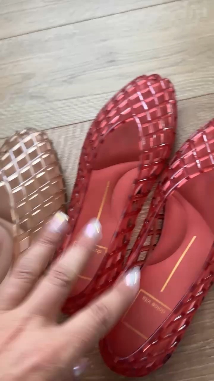 My favorite jelly flats are on sale right now! #nordstrom

#LTKSaleAlert