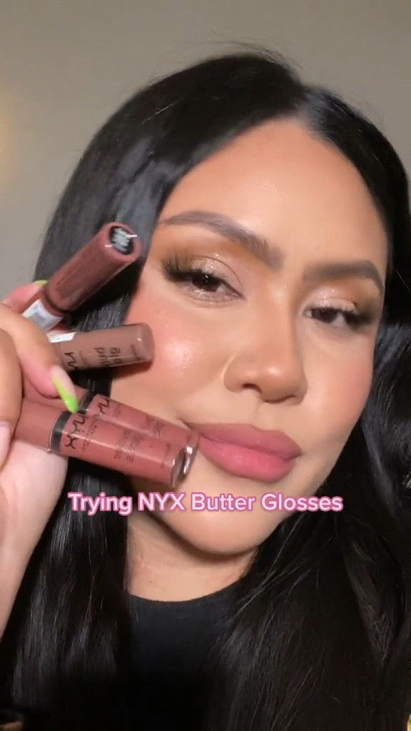 NYX BUTTER GLOSSES 

Spiked Toffee
Praline
Cinnamon Roll
Lip Liner: NYX Nude Truffle 

#LTKbeauty #LTKSeasonal #LTKunder50