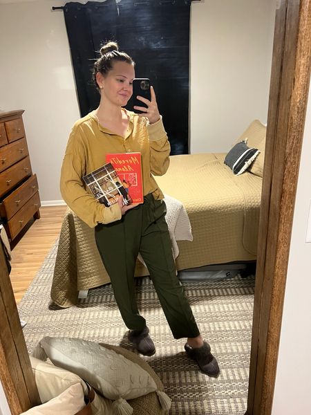 OOTD + my favorite books from October! Meredith, Alone is funny yet heartbreaking & Layla is bizarre yet keeps you on your toes! 

I’d say all items are TTS!

books, target finds, slacks, comfy casual, casual workwear, uggs, books to read, workwear, work style

#LTKsalealert #LTKunder50 #LTKfit