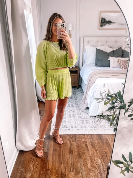 The cutest neon green set from
Target! I love that I can mix & match this set for lots of wear this spring and summer. #targetpartner #targetstyle @target 

Wearing my tts small 
Heels tts 



#LTKstyletip #LTKunder50 #LTKFind