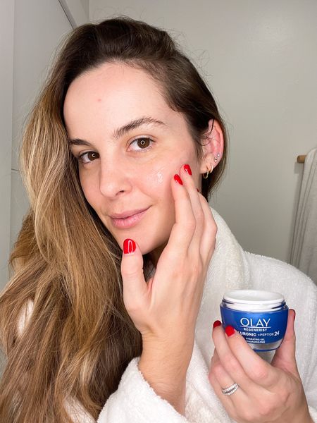 I’ve been testing out the @olay Hyaluronic + Peptide 24 Face Wash, Serum, Gel Face Moisturizer and Eye Cream from my @target haul and oh my is my skin loving it. AD The HA helps my skin hold onto water and gives it an immediate plumping effect. The longer I use it, the more radiant my skin appears. 

This line has some of my favorite hero ingredients like niacinamide and peptides plus it’s Dermatologist Tested and fragrance-free.

Tip: if you find your makeup gets a bit cracked and flaky this time of year, opt for a regimen like this one to really amp up hydration underneath!

#FaceAnything #TargetStyle #Target #TargetPartner

#LTKbeauty