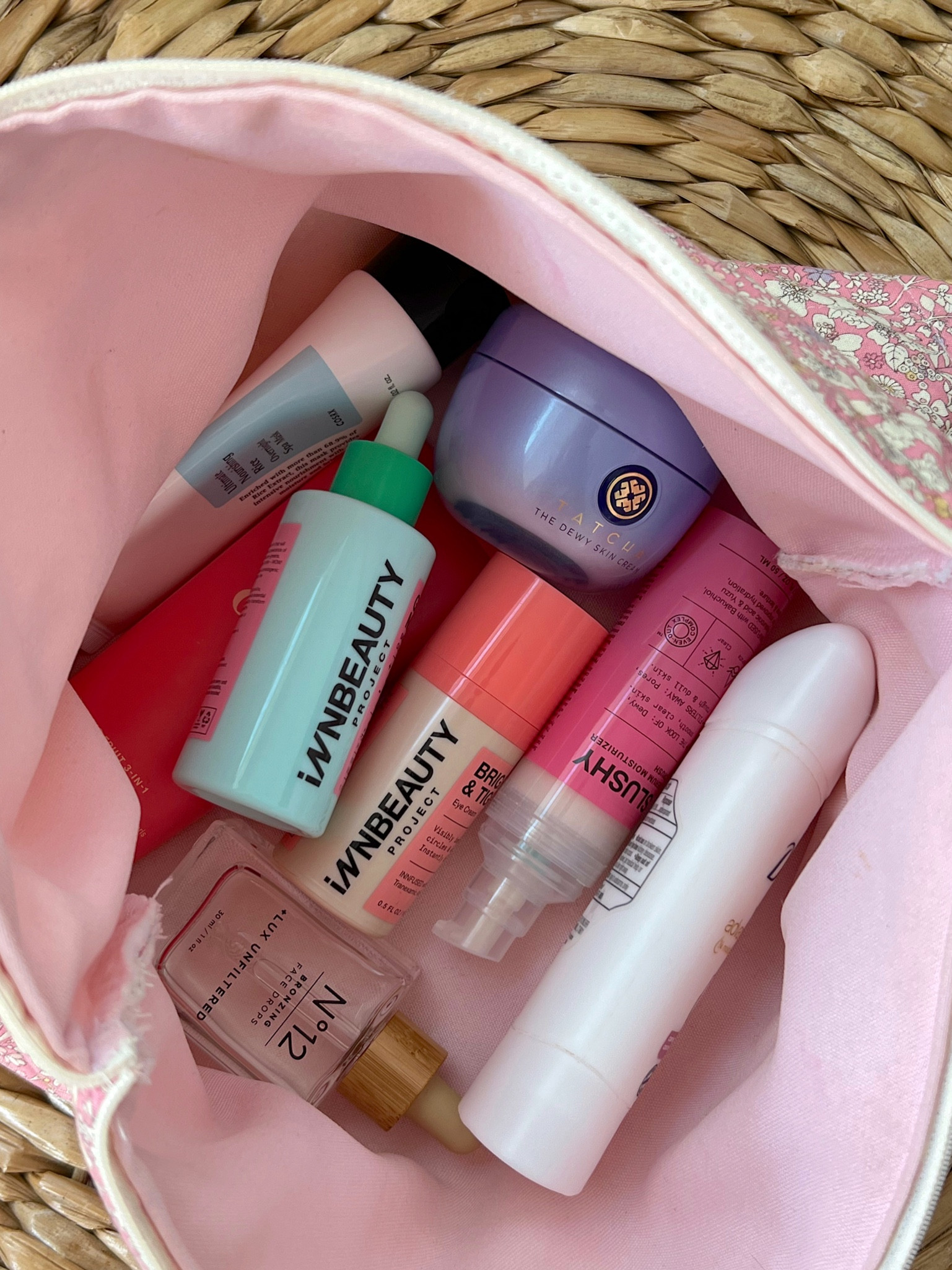 1. hydrate & glow vit c greens serum 
2. Tatcha super hydrating face cream
3. Under eye cream to brighten & tighten
4. Finish with gradual tan drops just a few all over face then wash hands

Skincare, AM skincare, skincare routine, inn beauty, Tatcha, summer skin 

#LTKbeauty