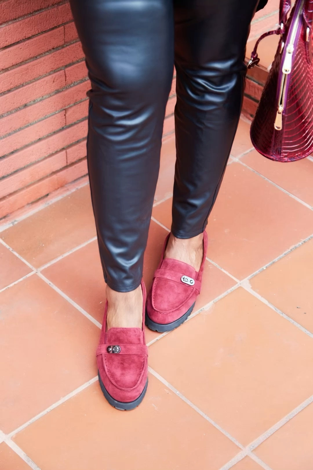 Remember to be comfortable with you, while you are making your ‘style statement’ to the world!  
.
.
That means incorporating daily#movement of your body and I’m here for it! Wearing the Wendy Loafer from #ad @easyspiritofficial #easyspirit #emove #movement
.
. Happy Monday Everyone! Enjoy your week!  _ #stylishparadox #mondaymotivation #monday #mondaymood #comfortandstyle #comfortablefashion

#LTKbeauty #LTKshoecrush #LTKstyletip