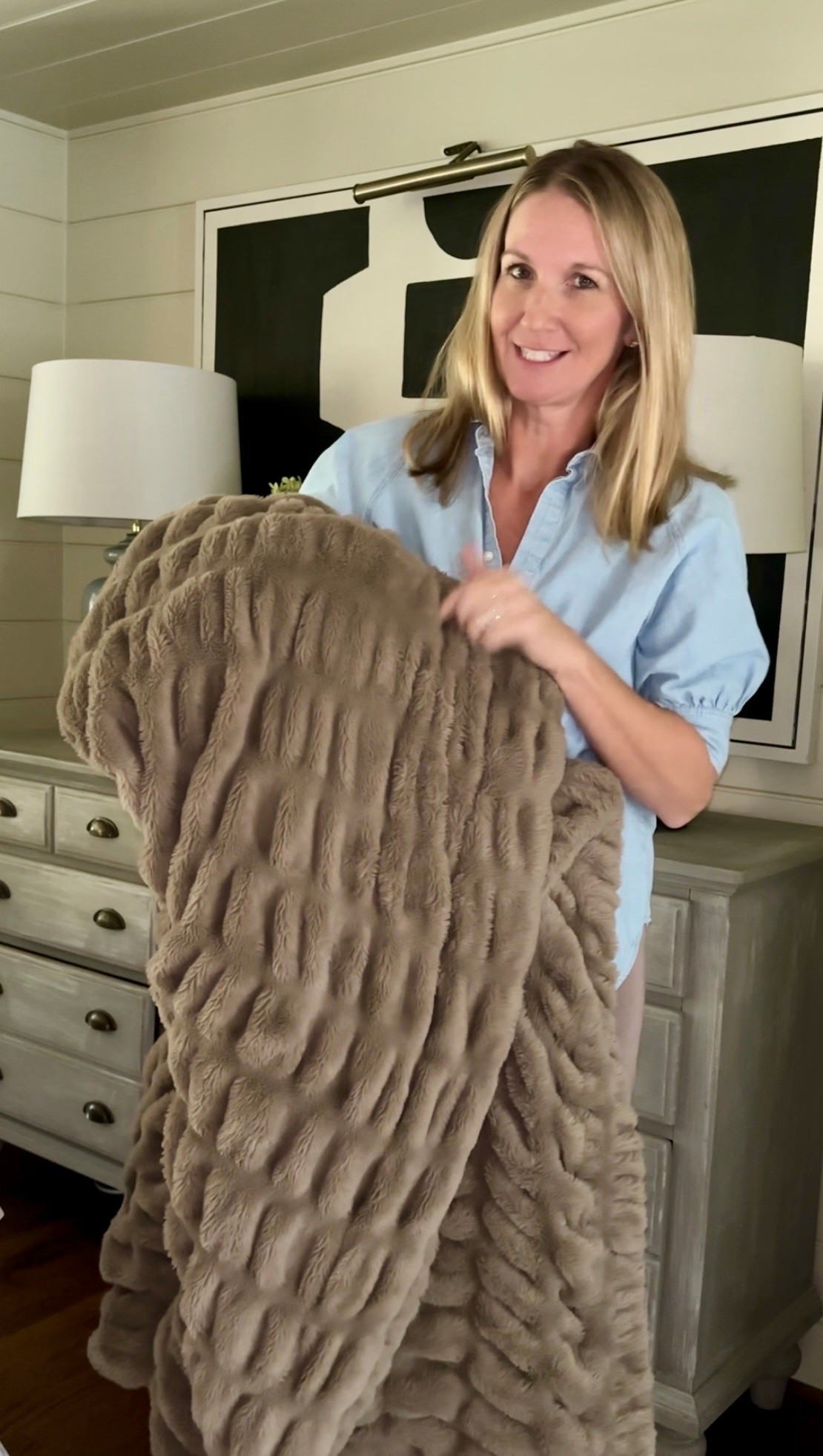 Did the research for the best Lola blanket dupe so you don’t have to! 🍂 🍁 The Walmart option is the winner! 🏆