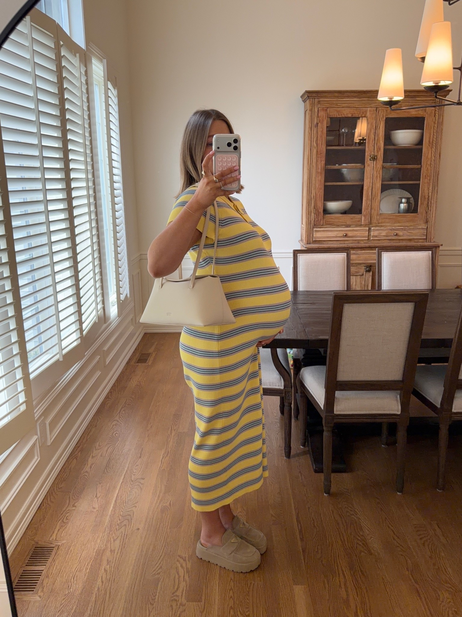 The absolute cutest dress I’m obsessed I’ve worn it like 3x this week! Size large but a medium would fit great it’s stretchy and long even 33+ weeks pregnant! Not see through at ALL it’s so good like the perfect material not clingy but has a good weight, breathable and cute for spring. 

#rowingblazers #yellowdress #stripeddress #bresheppard #bumpstyle #pregnant #thirdtrimester