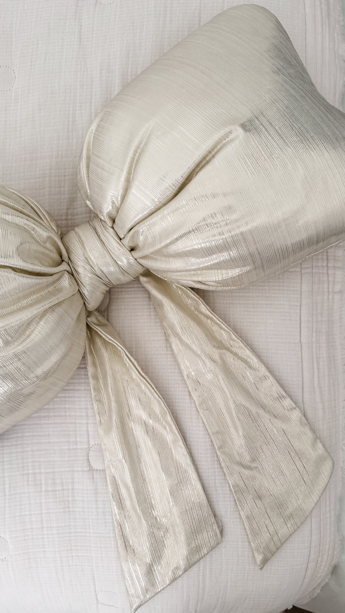 60% off cutest holiday bow pillow🎀

#LTKHome #LTKSaleAlert