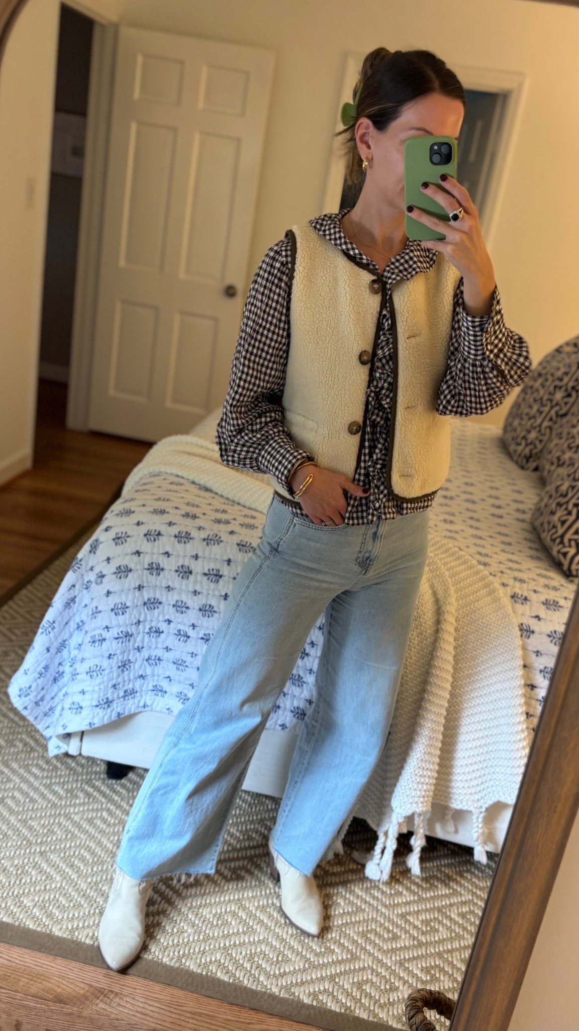 New favorite jeans on major sale - size down one…wearing a 25 ✨

#LTKmomlife #LTKPetite #LTKSaleAlert