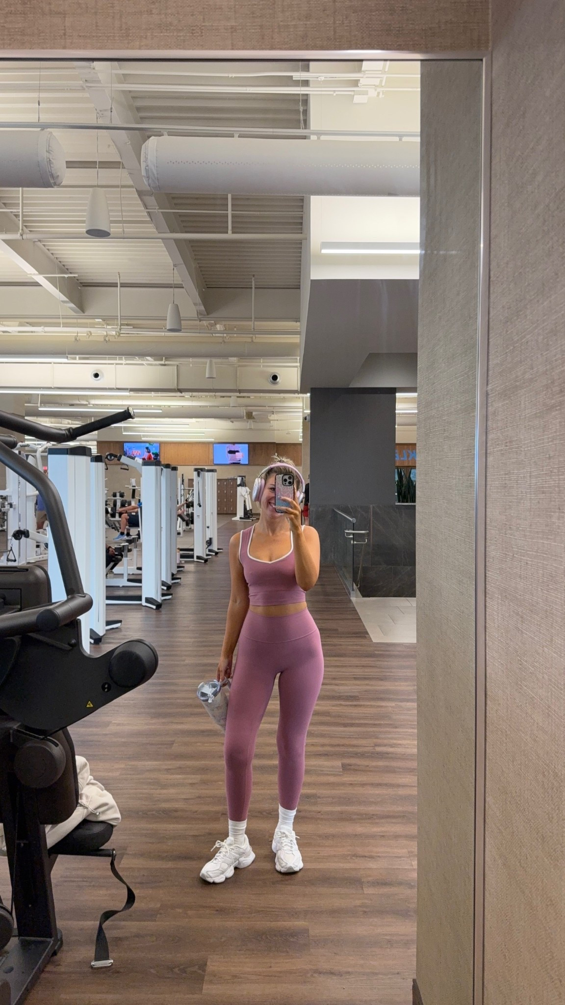 Pink Abercrombie gym workout pants set sprites bra and leggings with sneakers fitness activewear look 

Wearing smalls

Factor code: 50emerson 

#LTKActive #LTKFindsUnder100 #LTKStyleTip