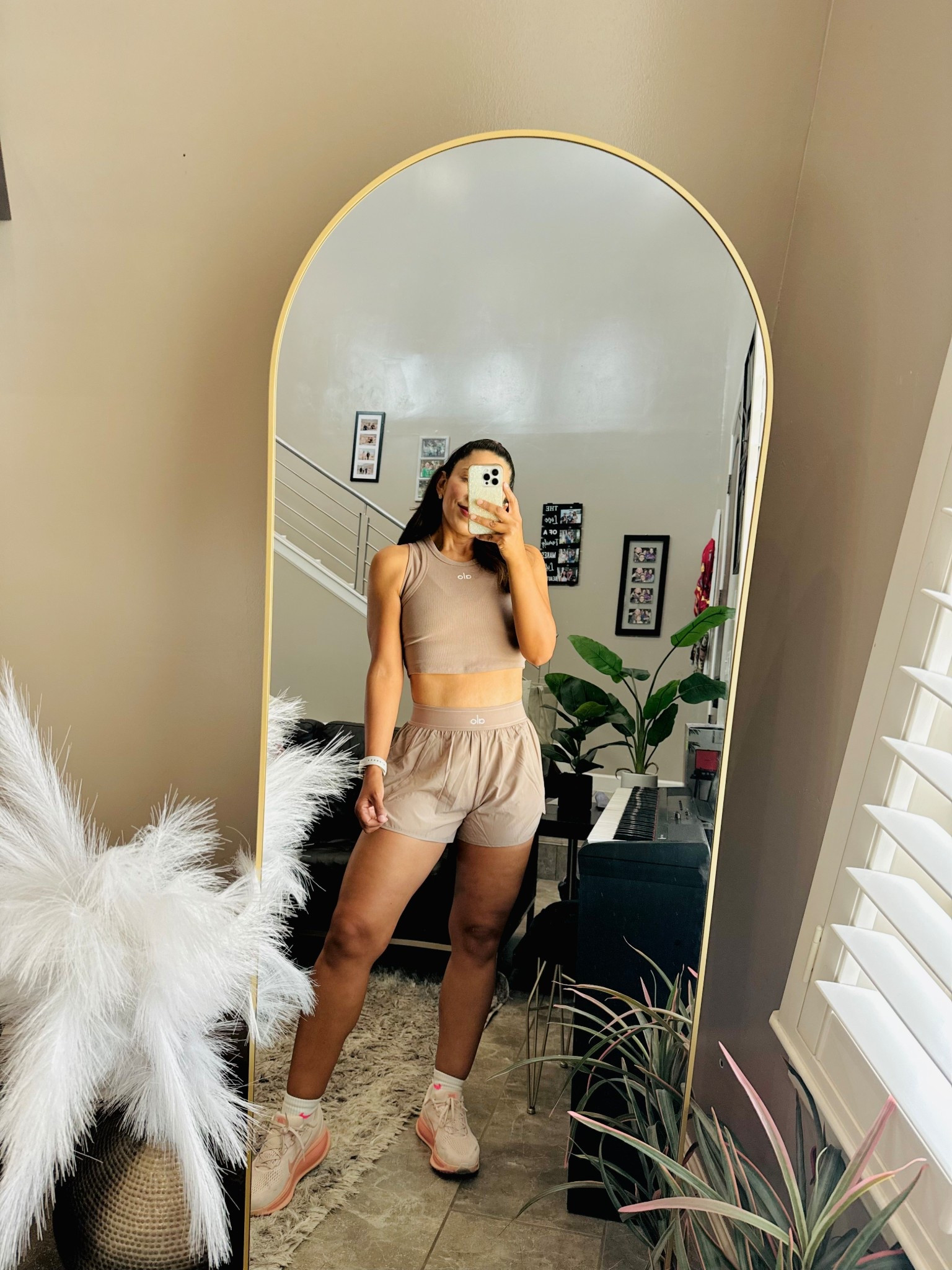 Alo Taupe

#LTKActive #LTKFindsUnder100 #LTKSeasonal