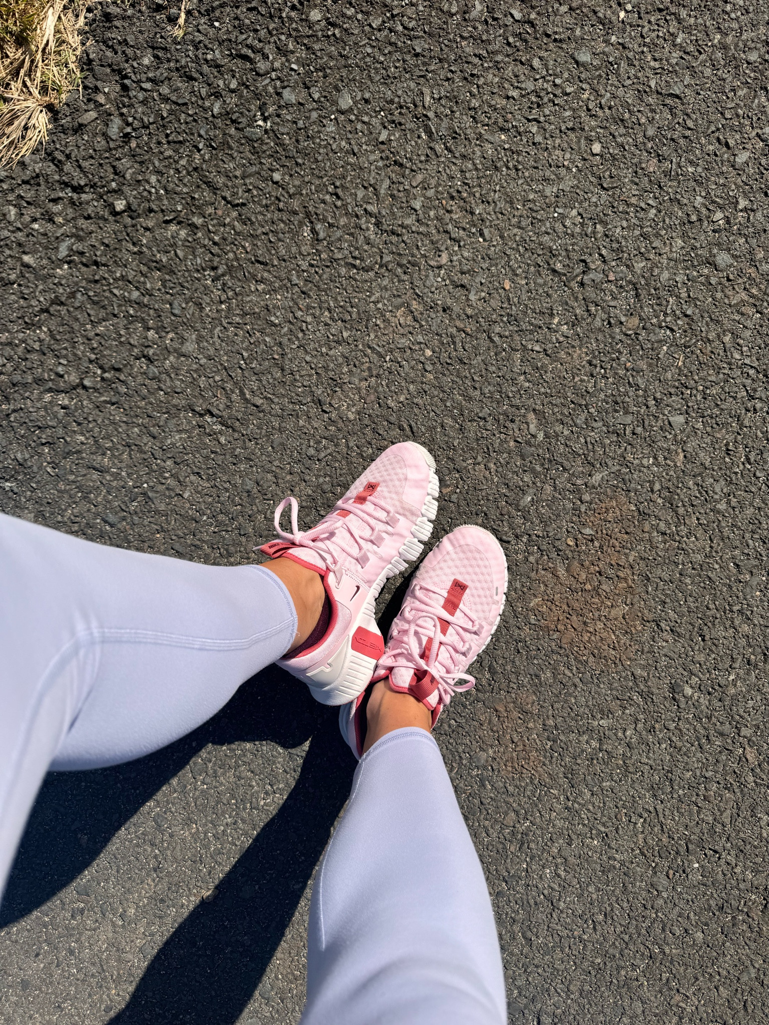 This color of Nike metcons screams summer!! 