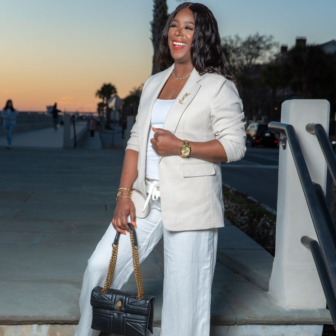 Neutral colors with comfy linnen pants will do it every time...plus the red lip, of course!  

 #LTKOver40 #LTKMidsize #LTKStyleTip