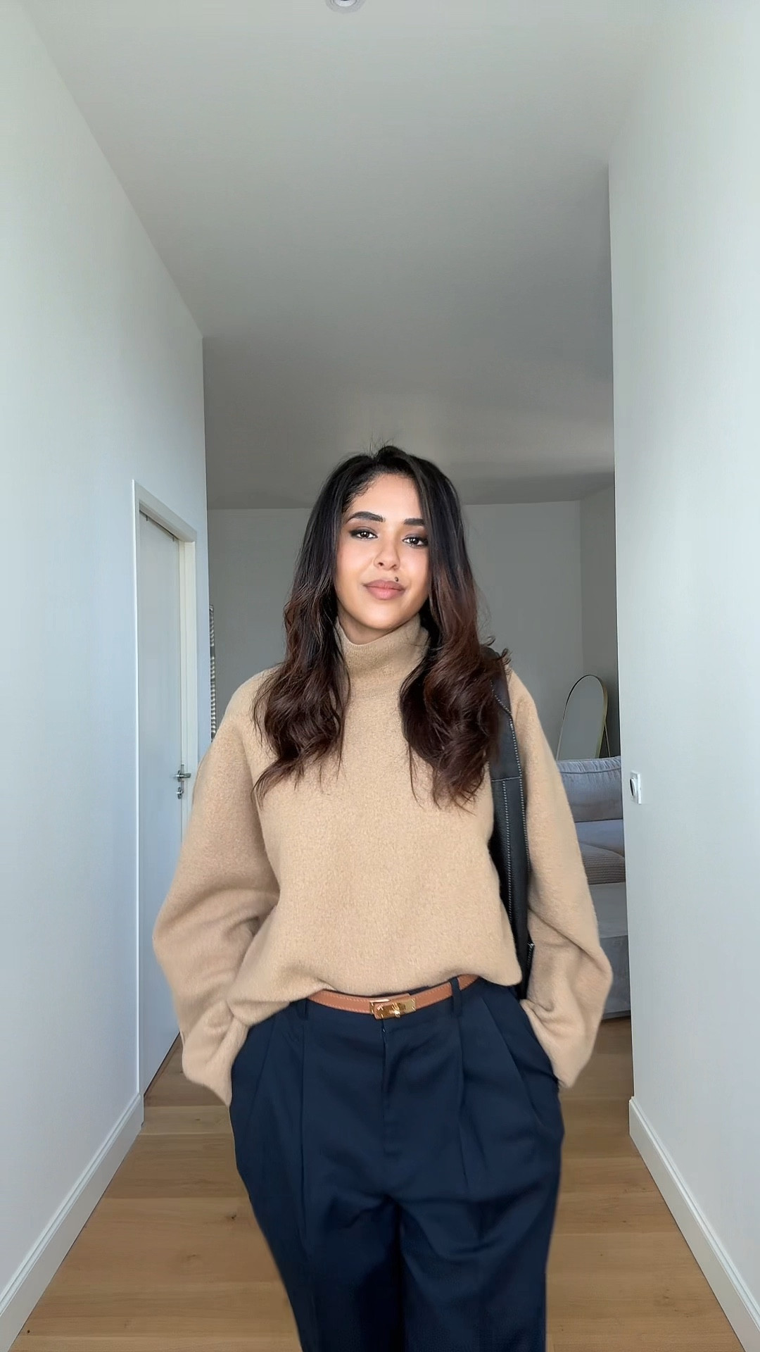 Pull taille S / pantalon taille 34 
Chaussures : anine bing 
Sac RSVP PARIS 