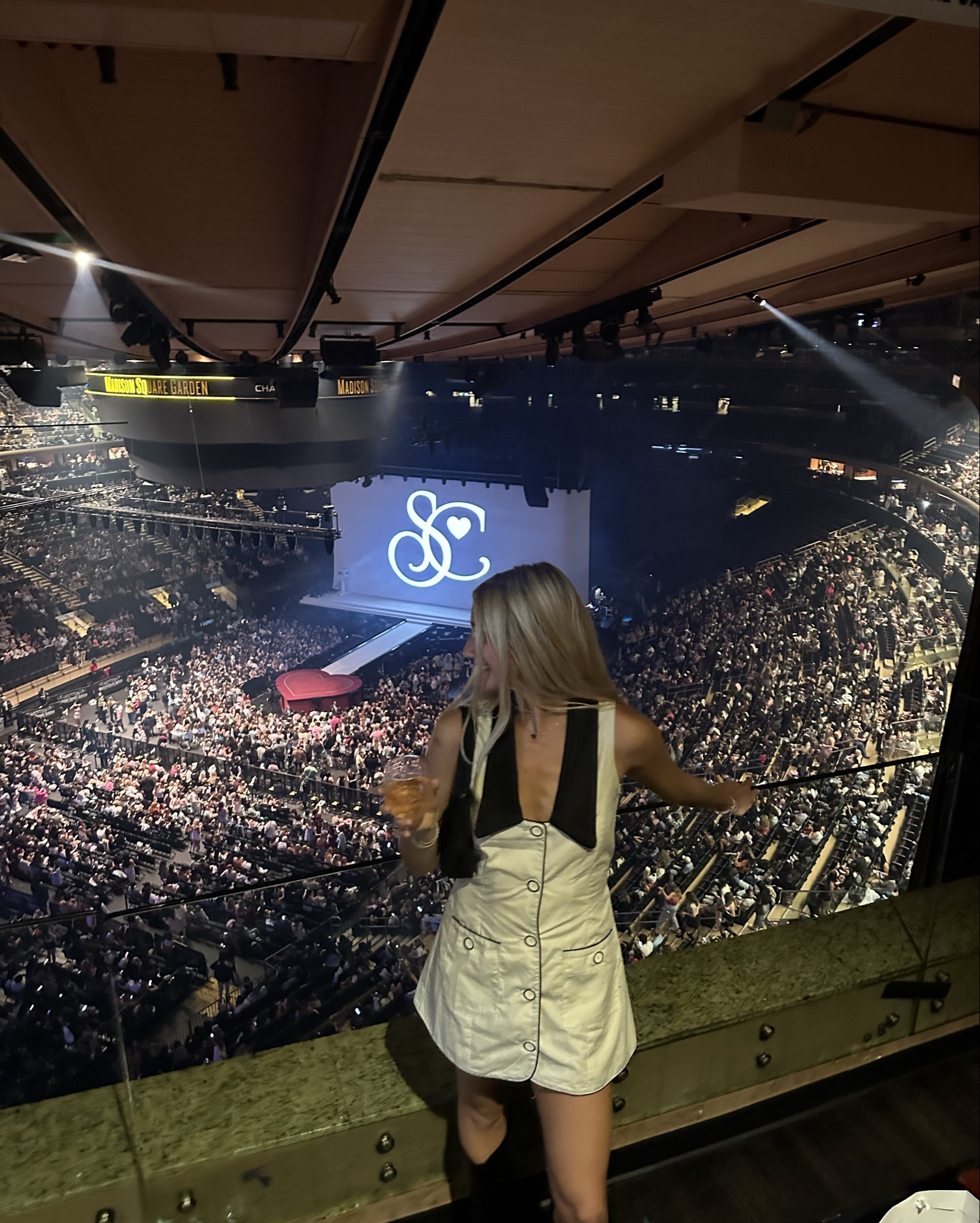 Black and white button down dress 

#LTKbeauty #LTKstyletip