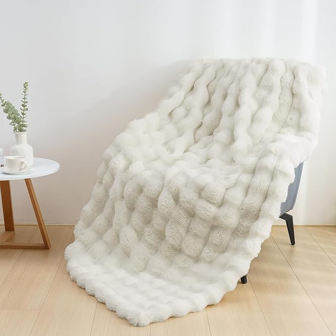Cozy Faux Fur Throw Blanket for Couch-Warm Fuzzy Throw Blanket, Soft Plush Thick Bubble Blankets ... | Amazon (US)