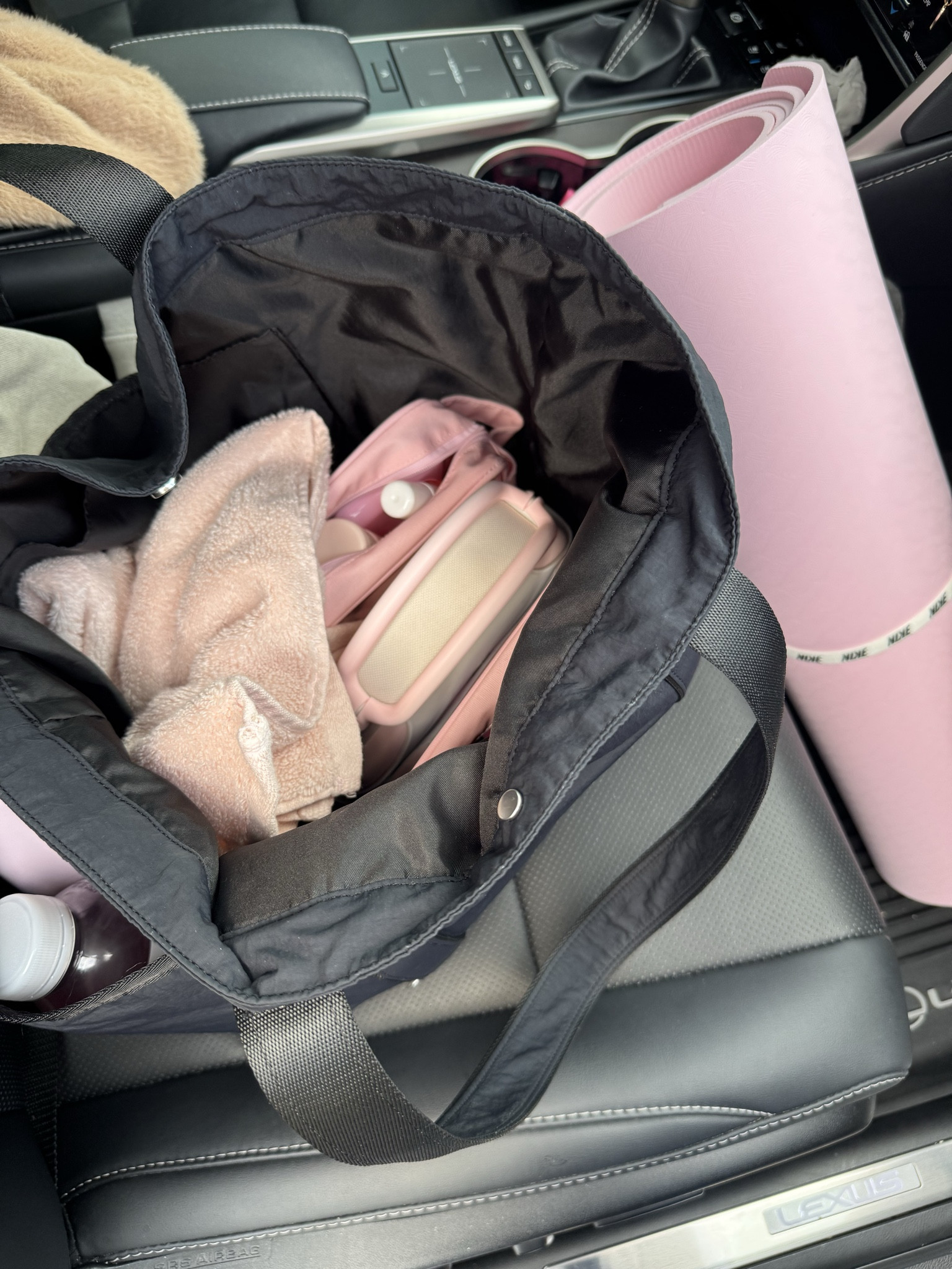 What’s in my gym bag?!🩷

#LTKFindsUnder100 #LTKActive #LTKStyleTip