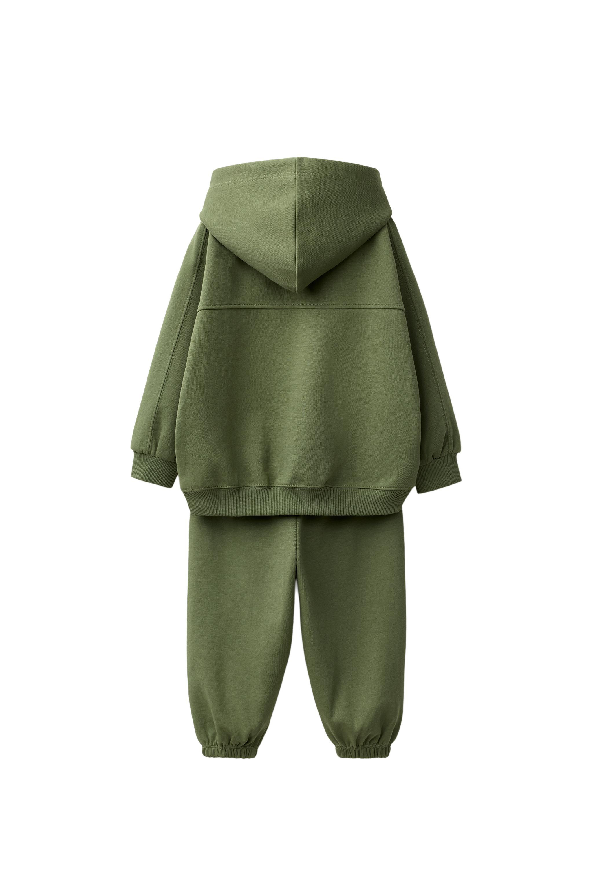Two-piece set. Hoodie with long sleeves. Ribbed trim. Rubberized label appliqu\u00e9 on chest. Pl... | Zara US