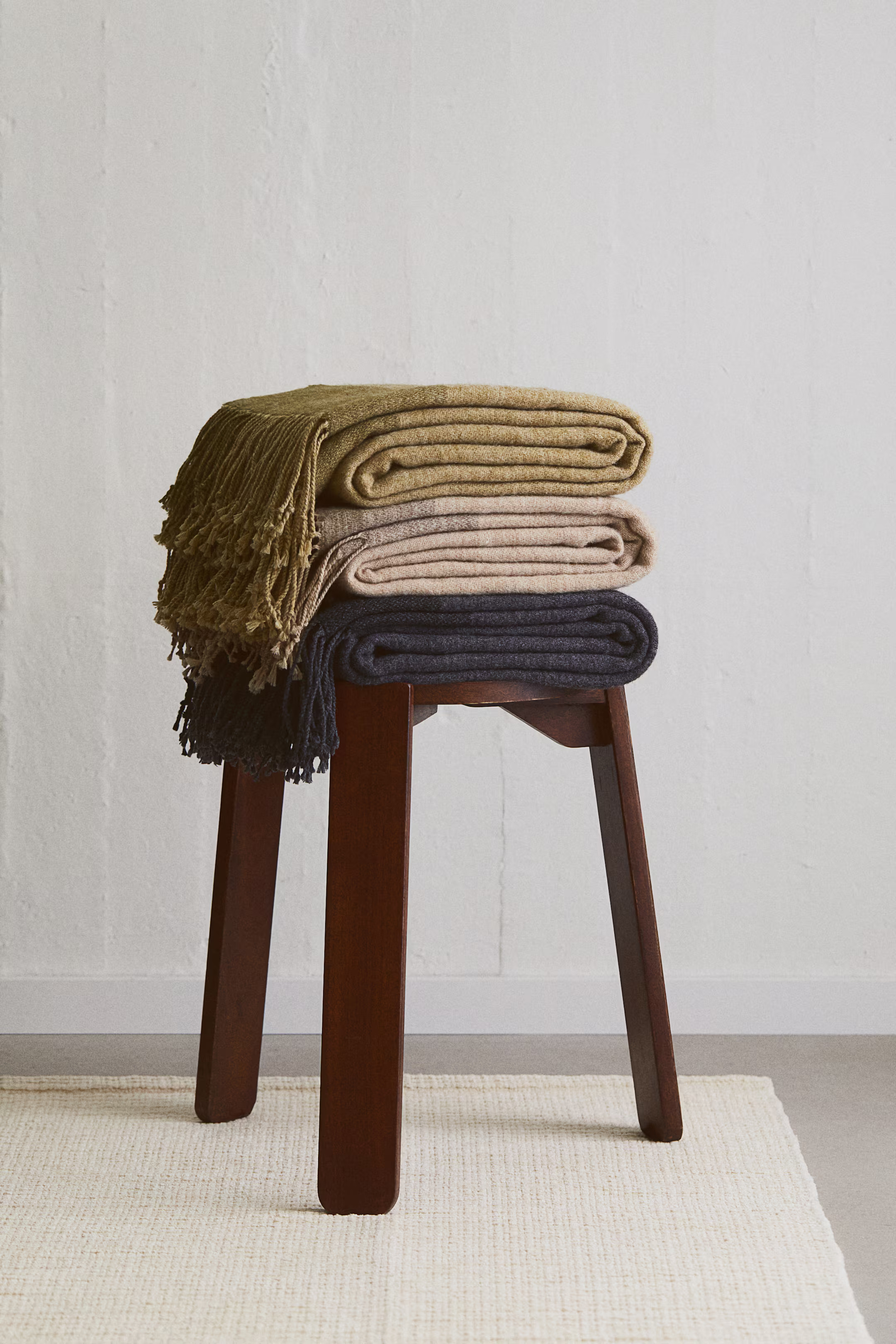 Fringed blanket | H&M (UK, MY, IN, SG, PH, TW, HK)