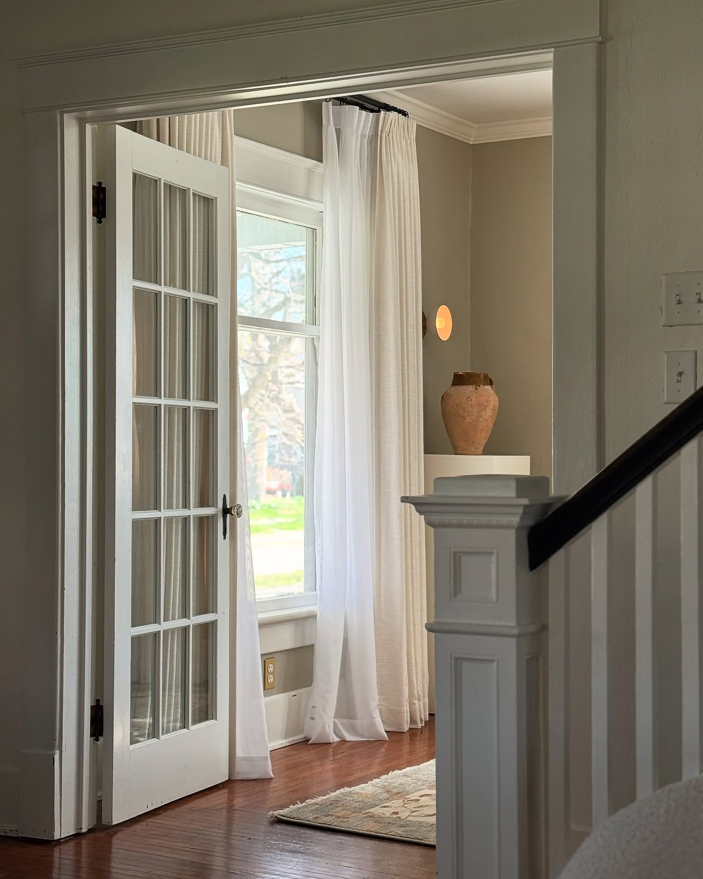 The sconces are up in the dining room and they are so good! This whole project cost about $400 (@mistermacke did the electrical and install). Lights are raw brass with a white enamel shade from @etsy - swipe to see the different light bulbs I considered. I ended up going with the smaller, but they could be a *little* bigger. Sharing a bit about how this project went in stories!