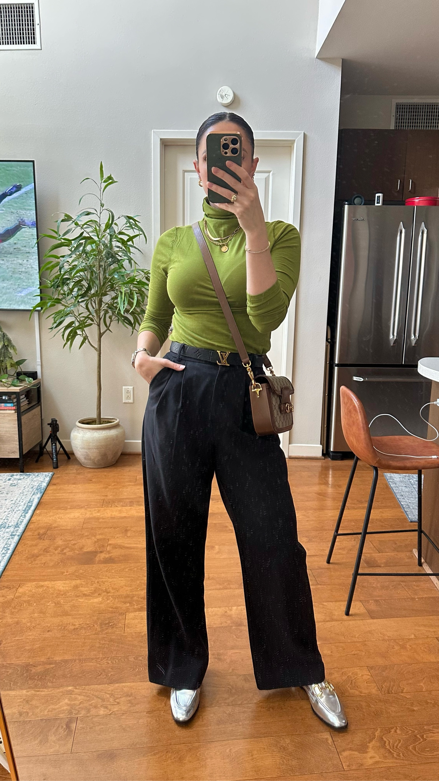 Turtleneck S
Black pleated pants 26R
Silver loafers 7.5
Gucci GG crossbody 