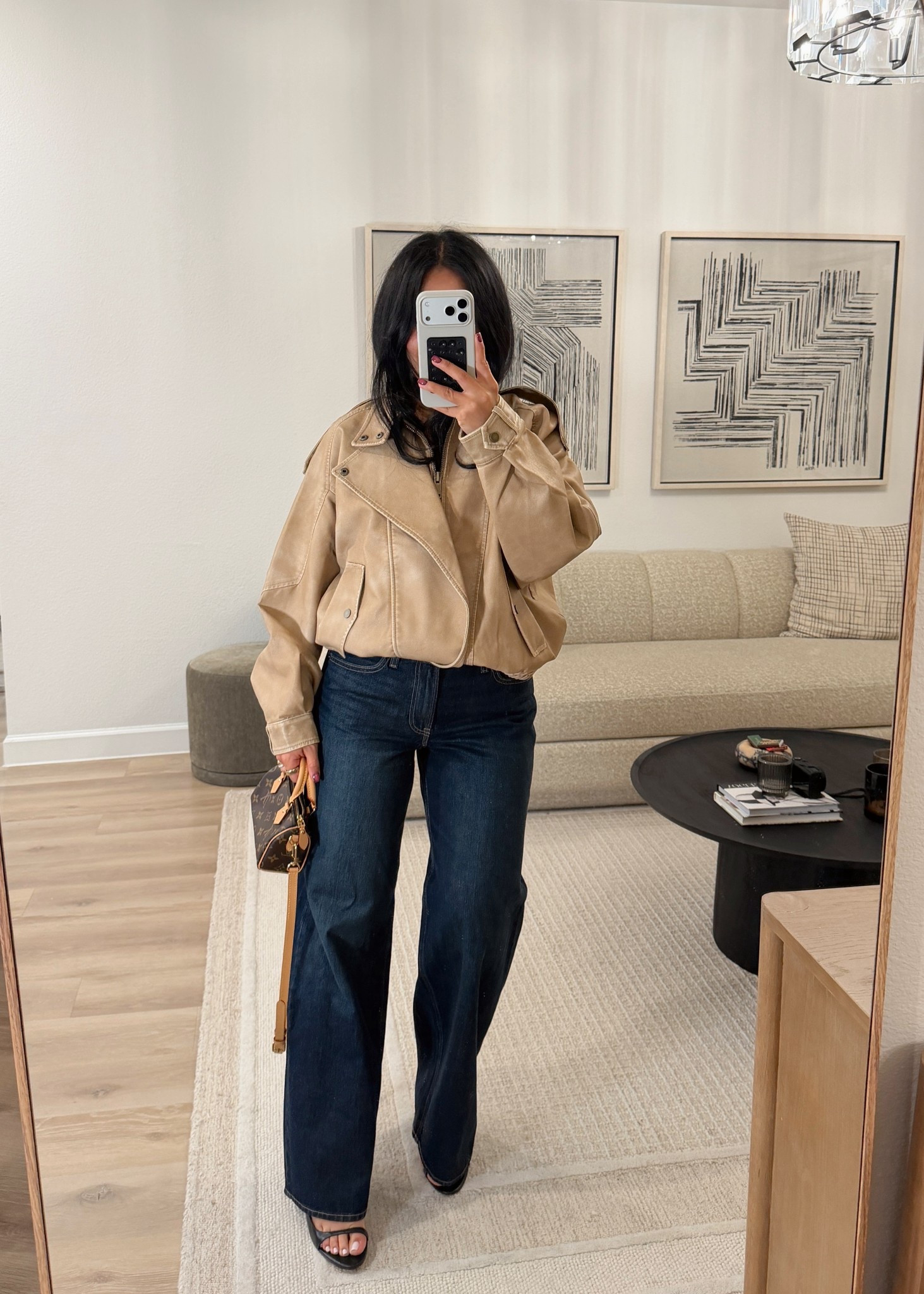 Size 27 regular length jeans! I get all mine regular so I am able to wear will heels