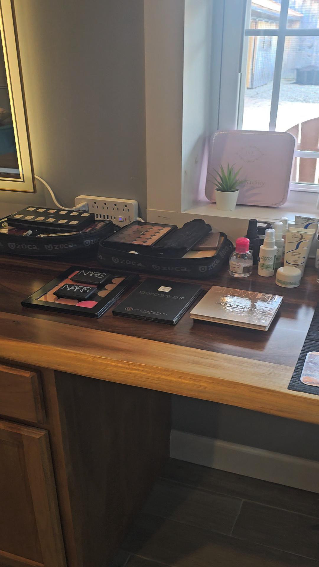 ✨ Wedding morning magic. ✨

One of my favorite moments of the day is setting up my kit before everyone arrives. Every brush is sanitized, every product is carefully selected, and every detail is planned so my bride can simply relax and enjoy the morning.

Creating timeless, skin-focused makeup starts long before the first application. It's about preparation, professionalism, and making sure every client feels confident from the very beginning.

Interested in what's inside my kit? You can shop many of my trusted makeup and skincare favorites through my LTK. I posted some of my top-used products!

🤍 Serving brides throughout Albany, the Capital Region, and Upstate New York.

#LTKBeauty #WeddingMorning #BridalMakeupArtist #UpstateNYBride #AlbanyNYWedding #LuxuryBridalMakeup #MakeupArtistKit #WeddingBeauty #SoftGlam #SkinFirstBeauty 

 #LTKdayinmylife #LTKBeauty #LTKWedding
