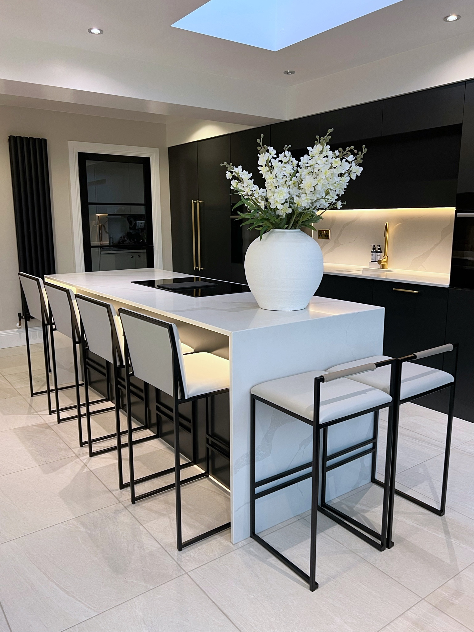 Use my code LAURENBSHIP22 for 15% off your furniture order from By Crea 