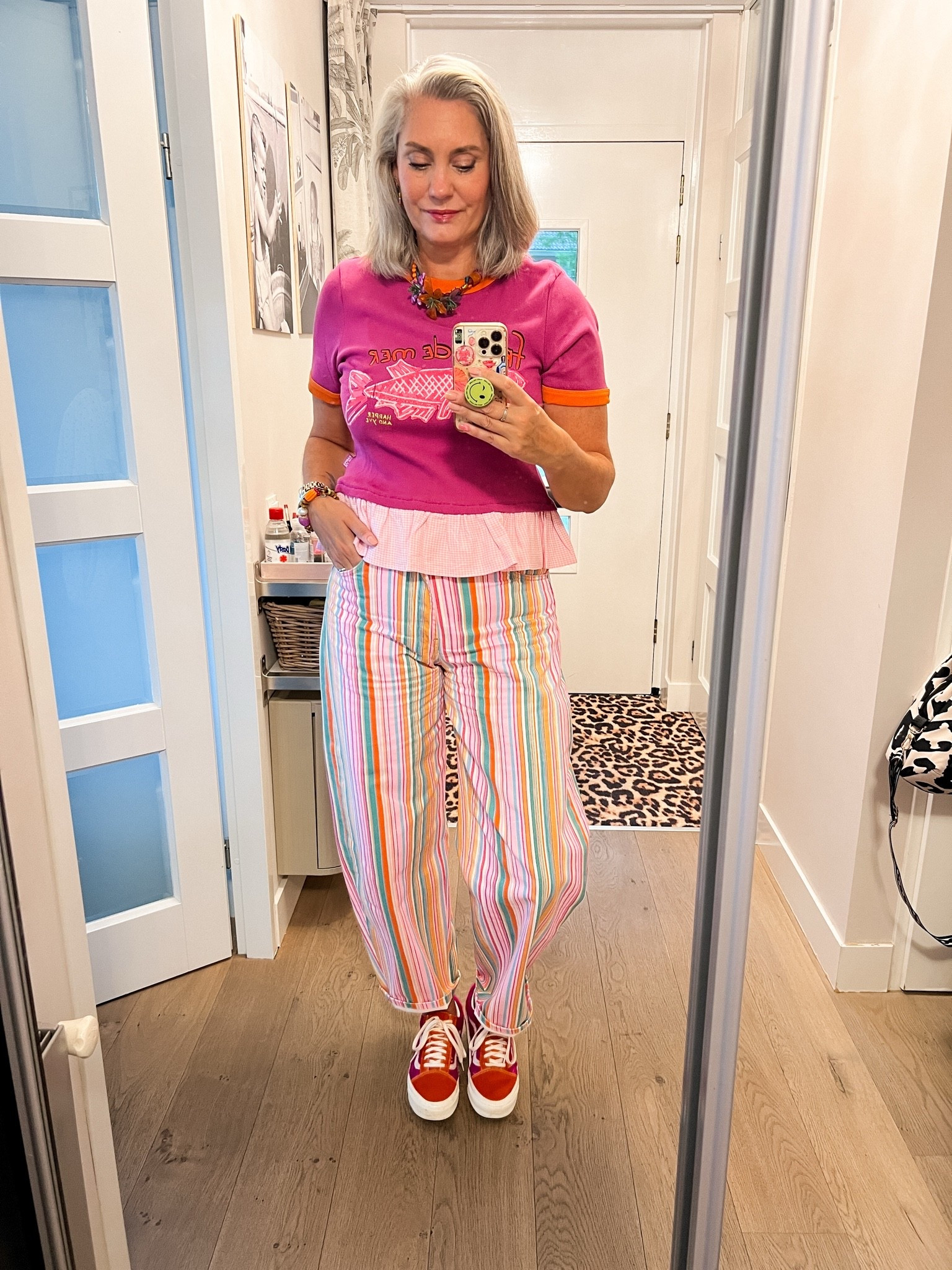 OOTD - Donderdag. Verbouwde top van Harper & Yve (xl), gestreepte jeans van Zara (40) en roze met oranje Vans (oud).

#LTKnederlands #LTKeurope #LTKstyletip