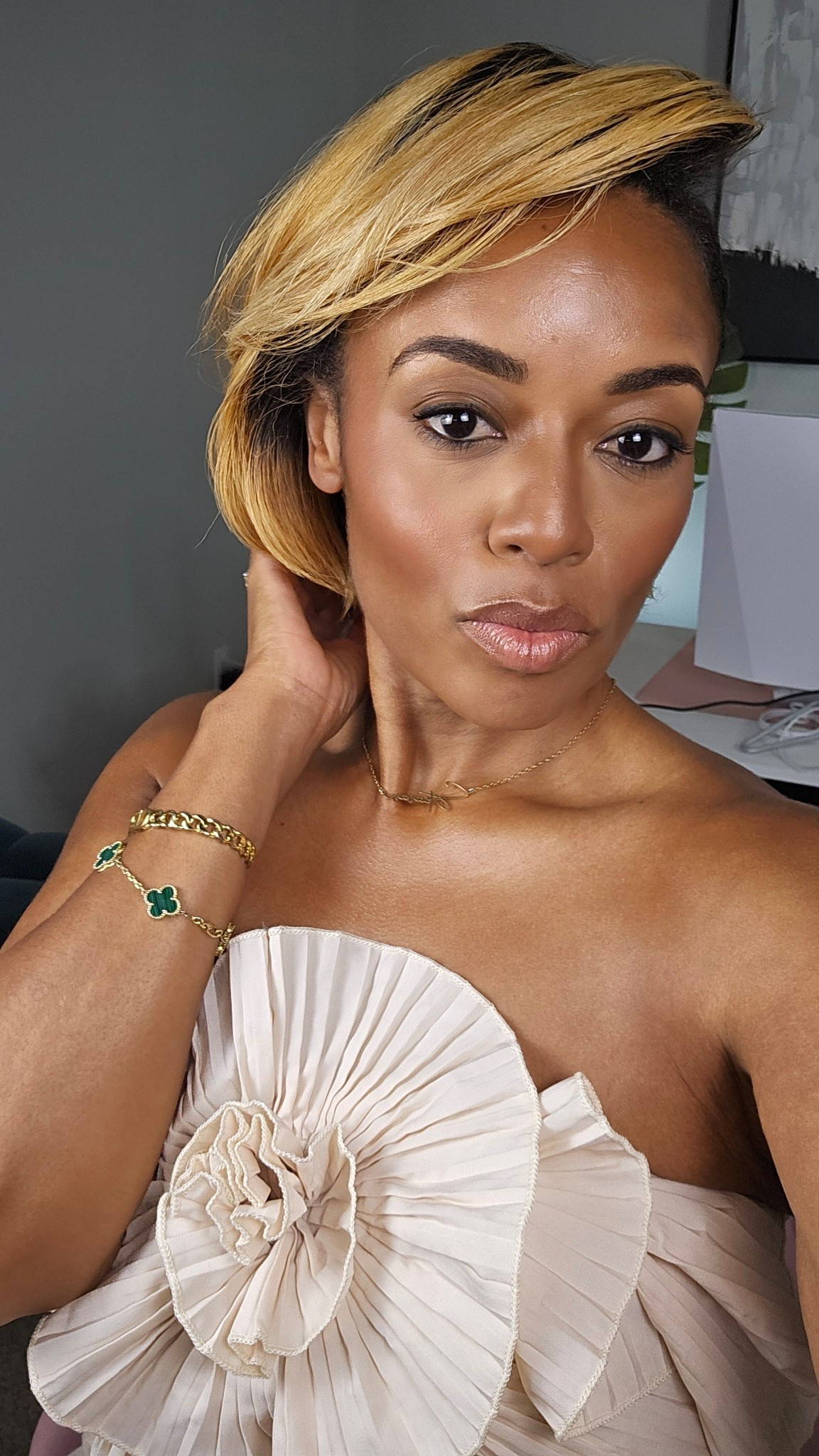 This floral moment is everything…feminine, structured, effortlessly extra💕

#LTKFindsUnder50 #LTKSeasonal #LTKOver40