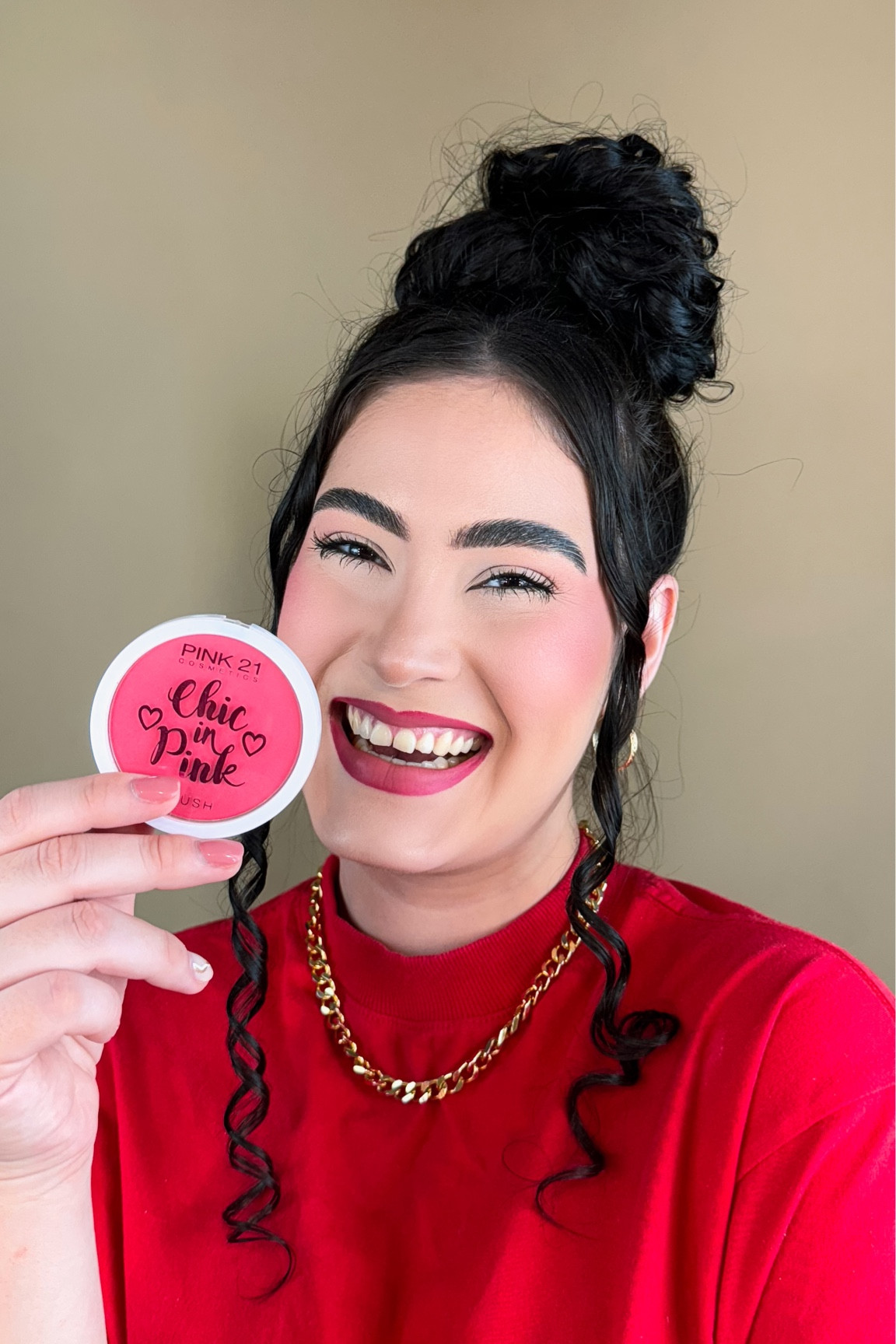 Blush Chic In Pink da marca pink 21 💗 textura perfeita pra aplicar com a pele molhada ou selada, pigmentação na medida certa e o efeito acetinado é lindo! ✨

#LTKbrasil #LTKfamily #LTKbeauty