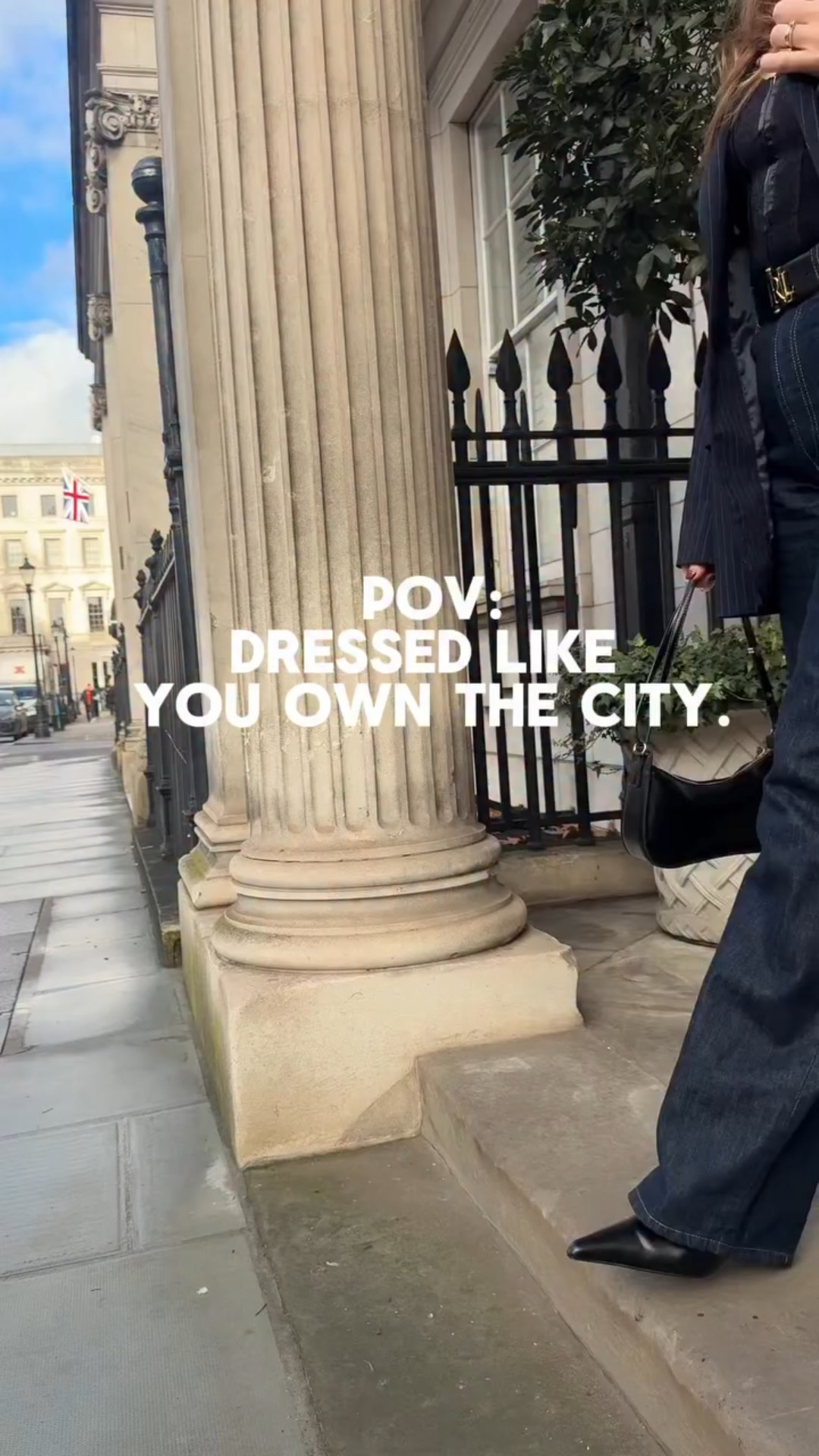 Pinstripes, denim and heels. That’s it. 🖤

#citychic #blazerstyle #outfitinspo #londonstyle

Video by @leancaanna 🤎