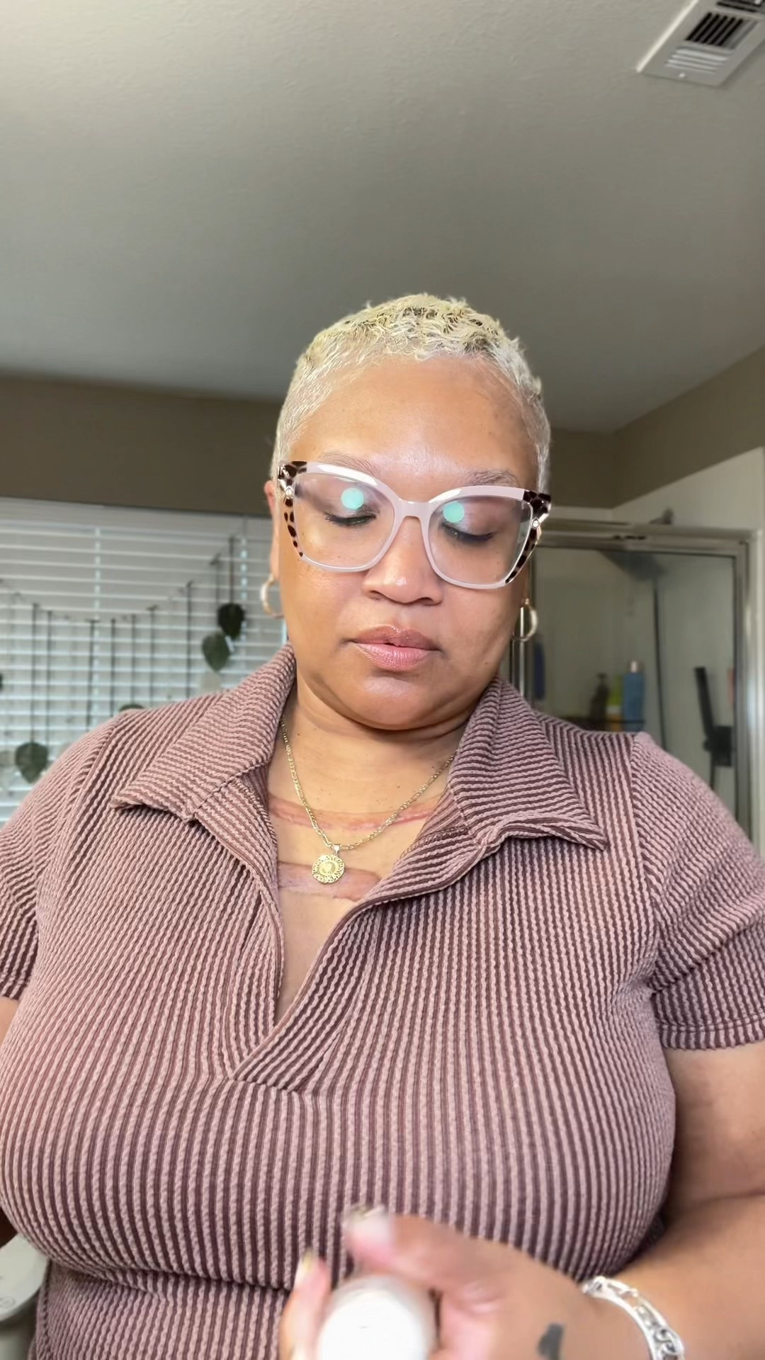 Your hair deserves to smell as good as it looks 💕
I’ve been obsessed with the Kitsch Hair Perfume it’s light, warm, and leaves my hair smelling like fresh sugar and sunshine without weighing it down. Perfect for in-between wash days or a quick refresh before heading out. ✨

Shop my favorite hair perfume on my LTK 💁🏽‍♀️
#LTKHaircare #LTKBeauty #KitschHairPerfume #HairPerfume #SmellsSoGood #HairRefresh #EverydayEssential #BeautyFinds #TikTokShopFinds #AmazonBeauty #LTKFinds #LTKInfluencer #FragranceLover #SelfCareEssentials

#LTKGiftGuide #LTKBeauty