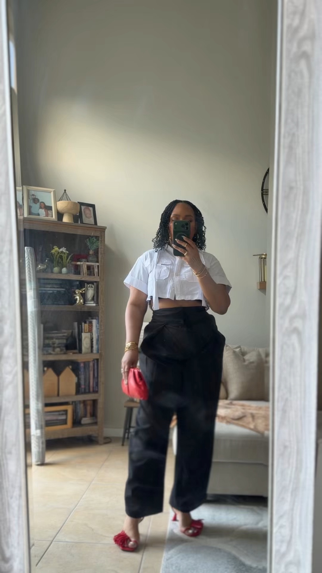 Love this ASOS cropped shirt and Zara pleated ballon trousers 4661/408/800. Perfect for date night #curvyfashion #Springstyle2026