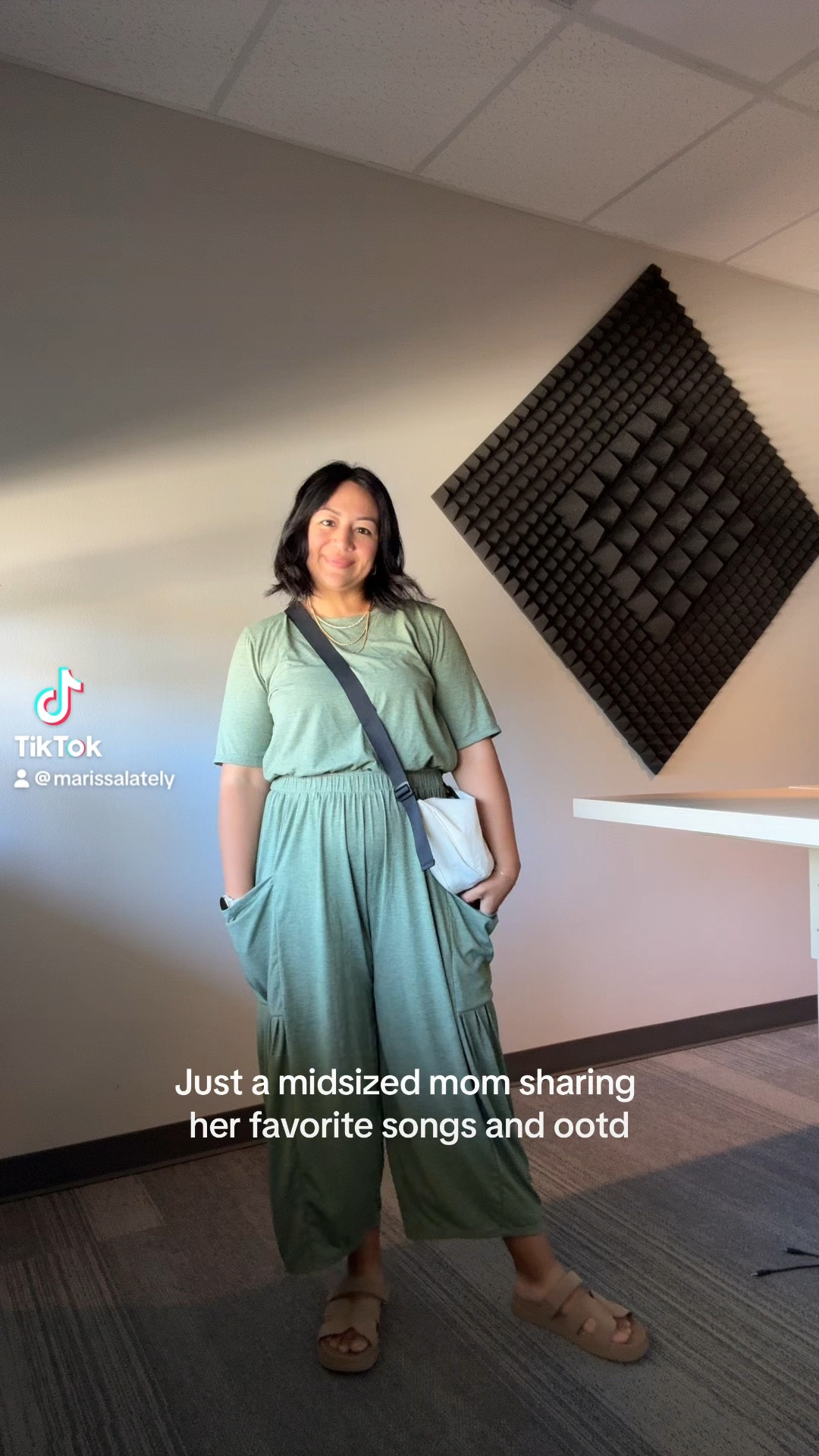 This jumper is so flowy and comfy! 

#LTKVideo #LTKFindsUnder50 #LTKMidsize