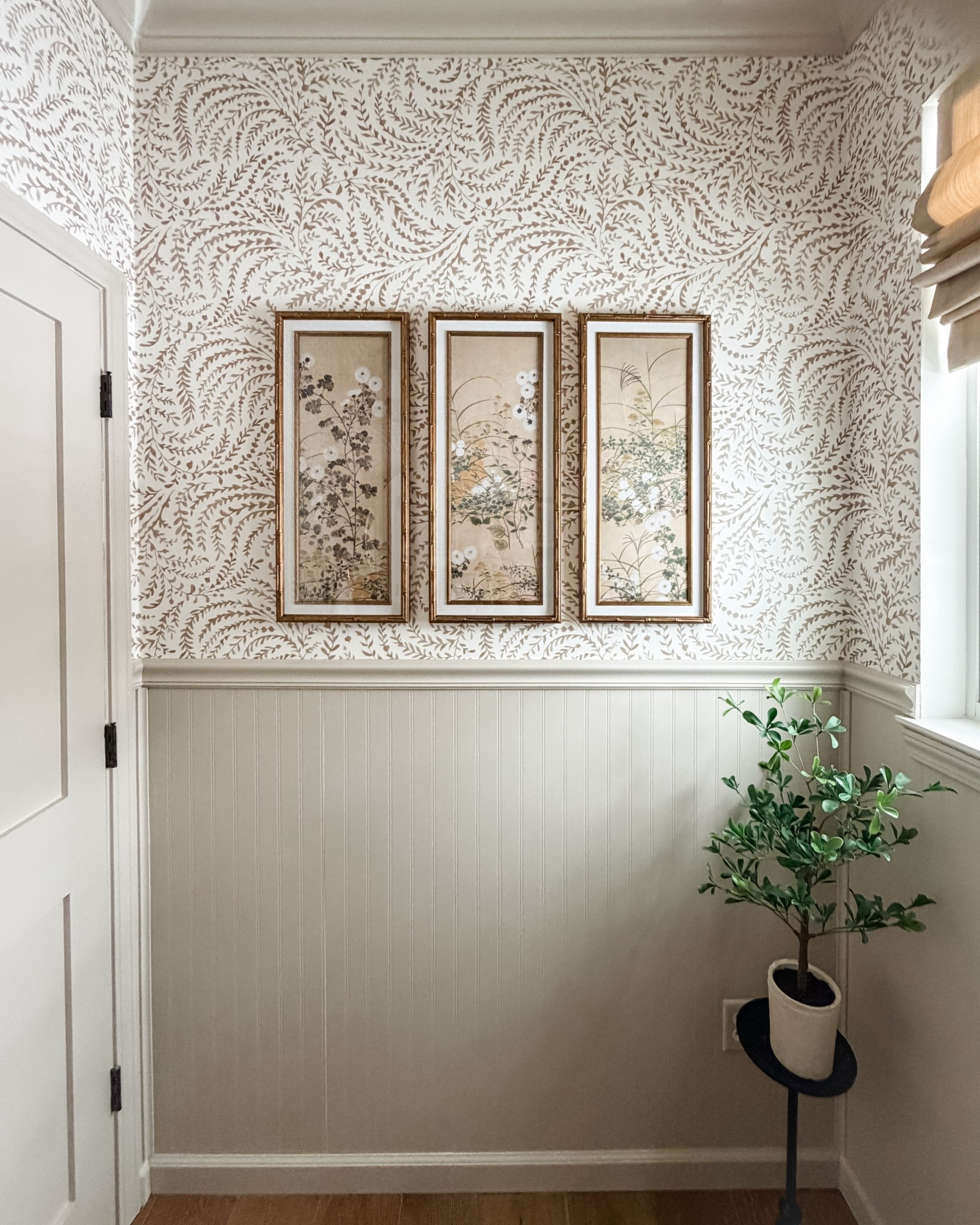 I love this little bathroom now. Can’t believe this art set is still available! 