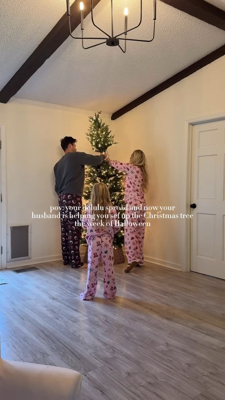 Oops? 🤭🎄✨

#marriagehumor #christmastime #holidayhumor #husbandsofinstagram #nashvilleinfluencer #couplegoals

#LTKSeasonal #LTKHoliday #LTKGiftGuide