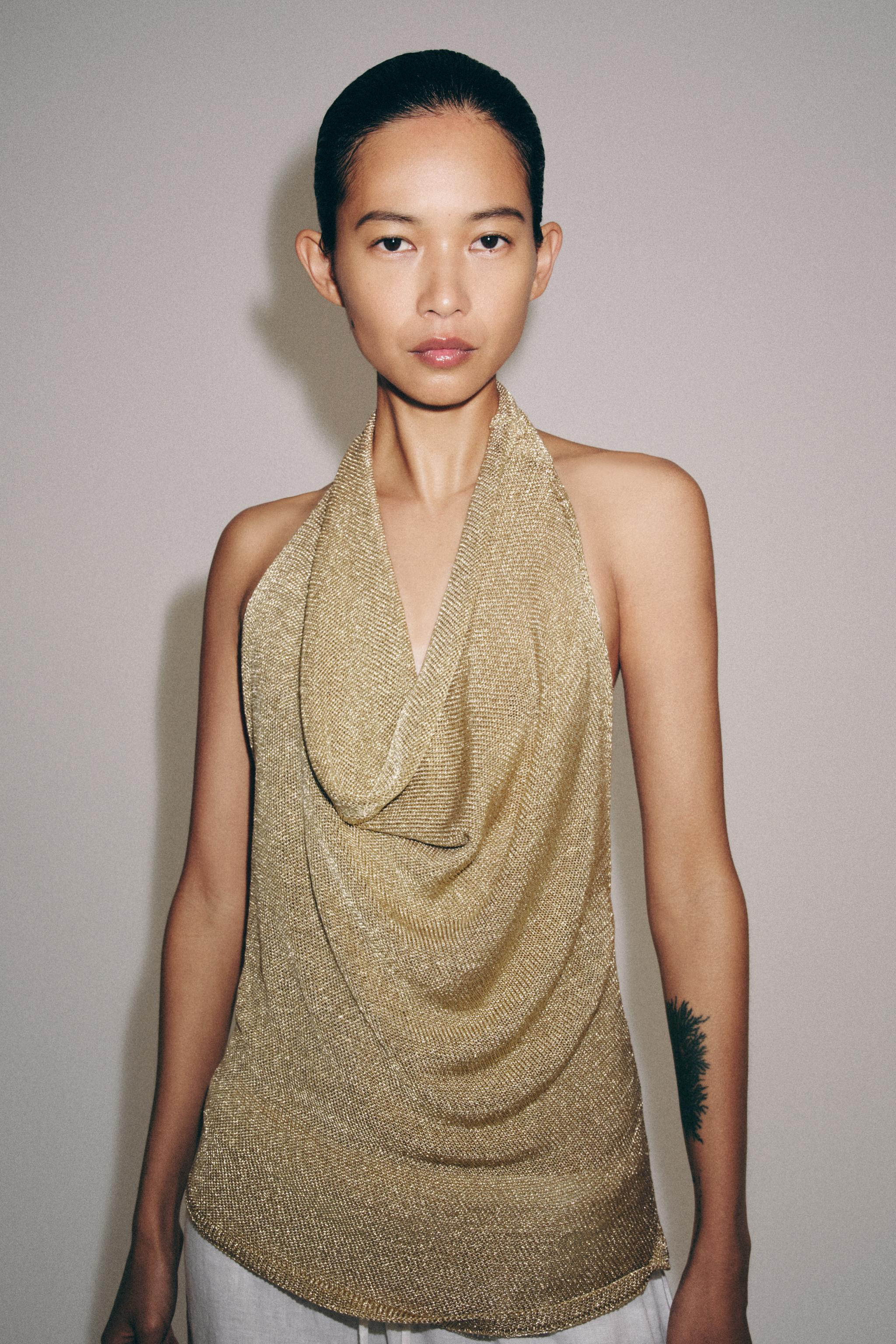 TOP EN MAILLE HALTER À FIL MÉTALLISÉ | Zara US