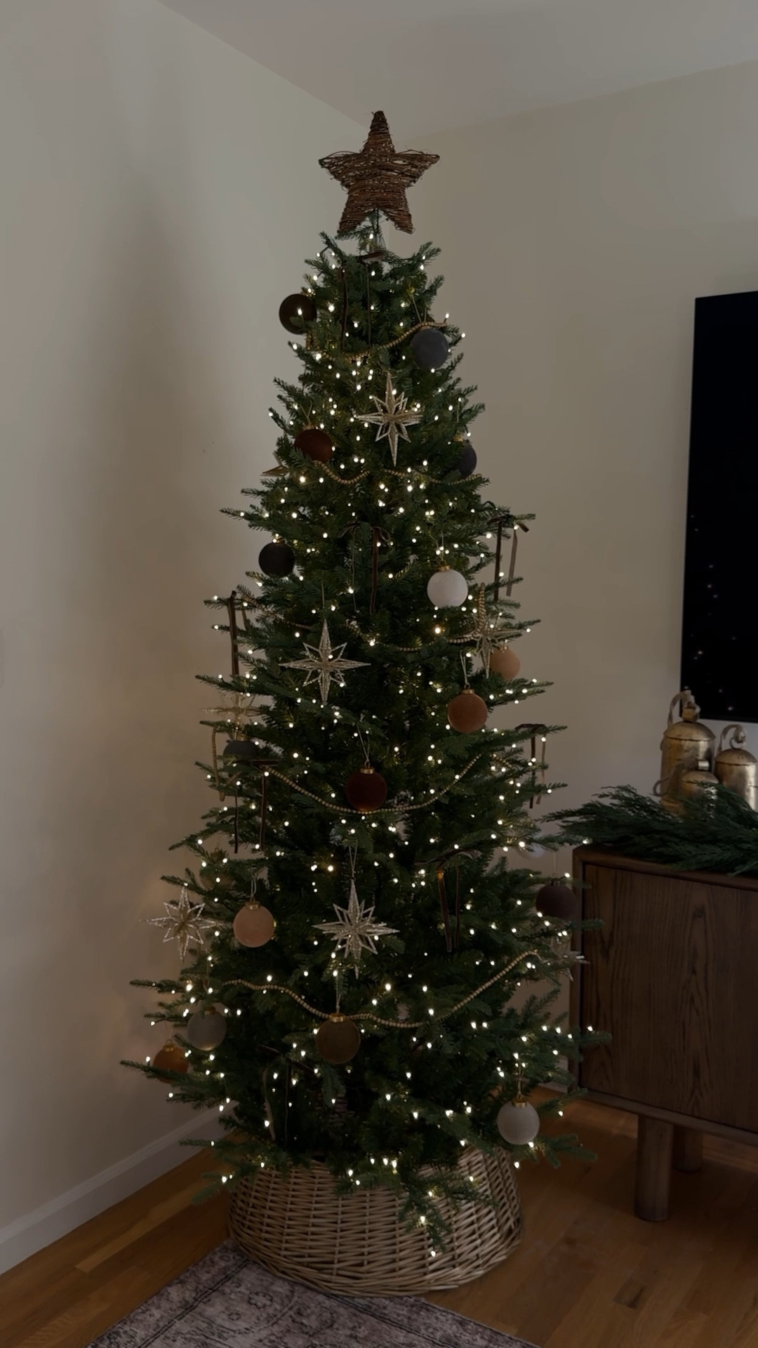 Viral Home Depot Christmas tree. We got the 7.5’ SLIM version for this smaller room and it’s perfect!!

Christmas tree decor, viral Home Depot tree, Home Depot Christmas tree, Home decorators Christmas tree, studio, McGee Christmas, Christmas tree decor, Christmas ornaments, Christmas garland, simple Christmas tree 

#LTKHome #LTKHoliday #LTKSeasonal