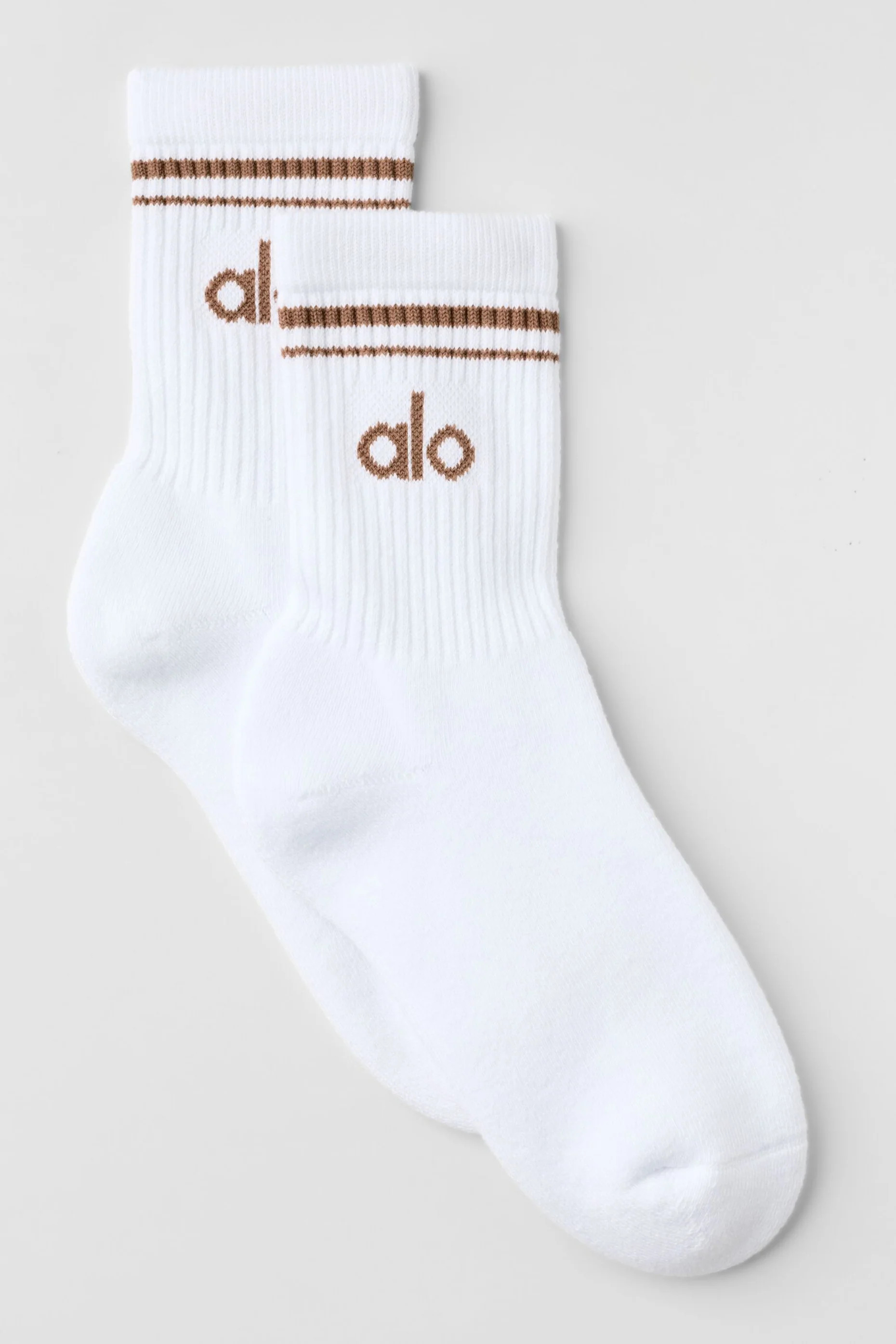 ALO | Half-Crew Throwback Socks in White/Sun Kissed Brown, Size: Medium | Alo Yoga