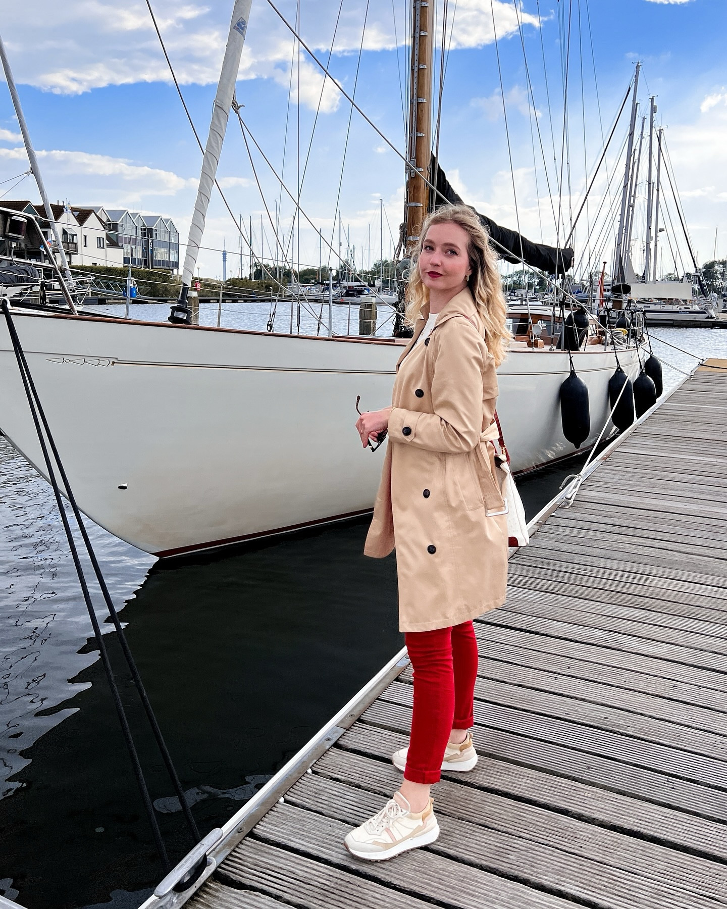 Who wears the bow better? The boat or me ⛵️🙈

🎀 outfit details via the link in my bio 

#sailing #boatlife #oldmoneystyle #parisianstyle #hairbow #bowhairclip #trenchcoatseason #springstyle #outfitideas #whattowear #classystreetwear #classystyle #bloggerstyle #datelook