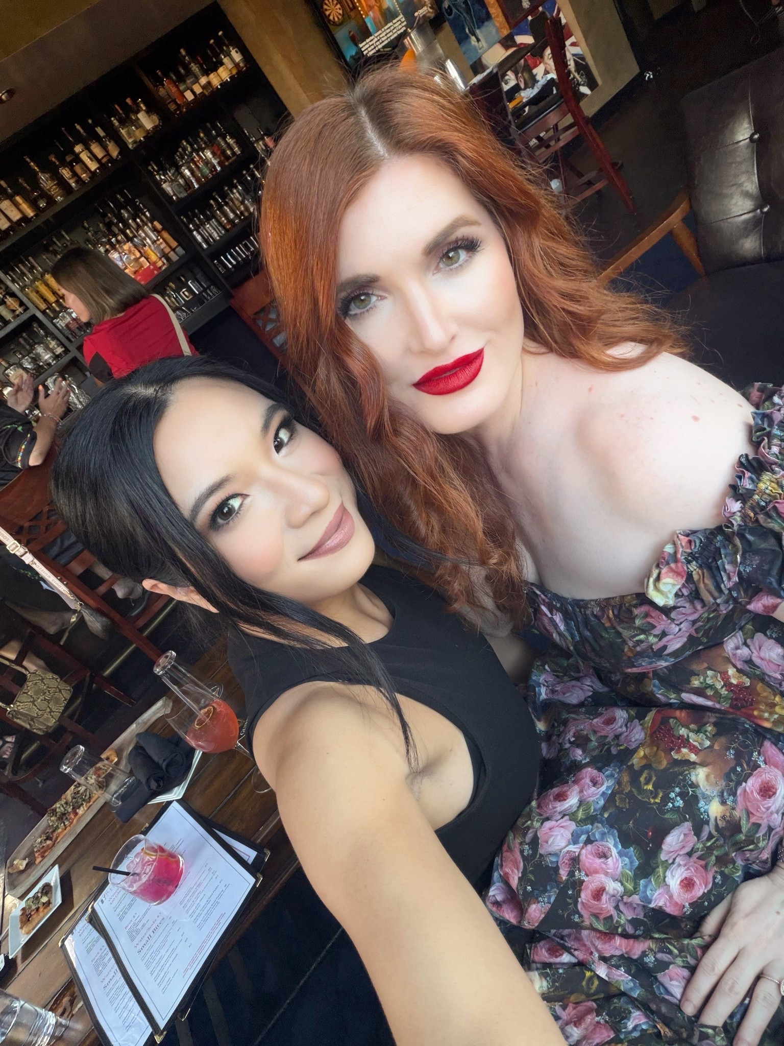 Nothing beats Sunday drinks & gossip w/besties

#LTKBeauty #LTKParties #LTKItBag