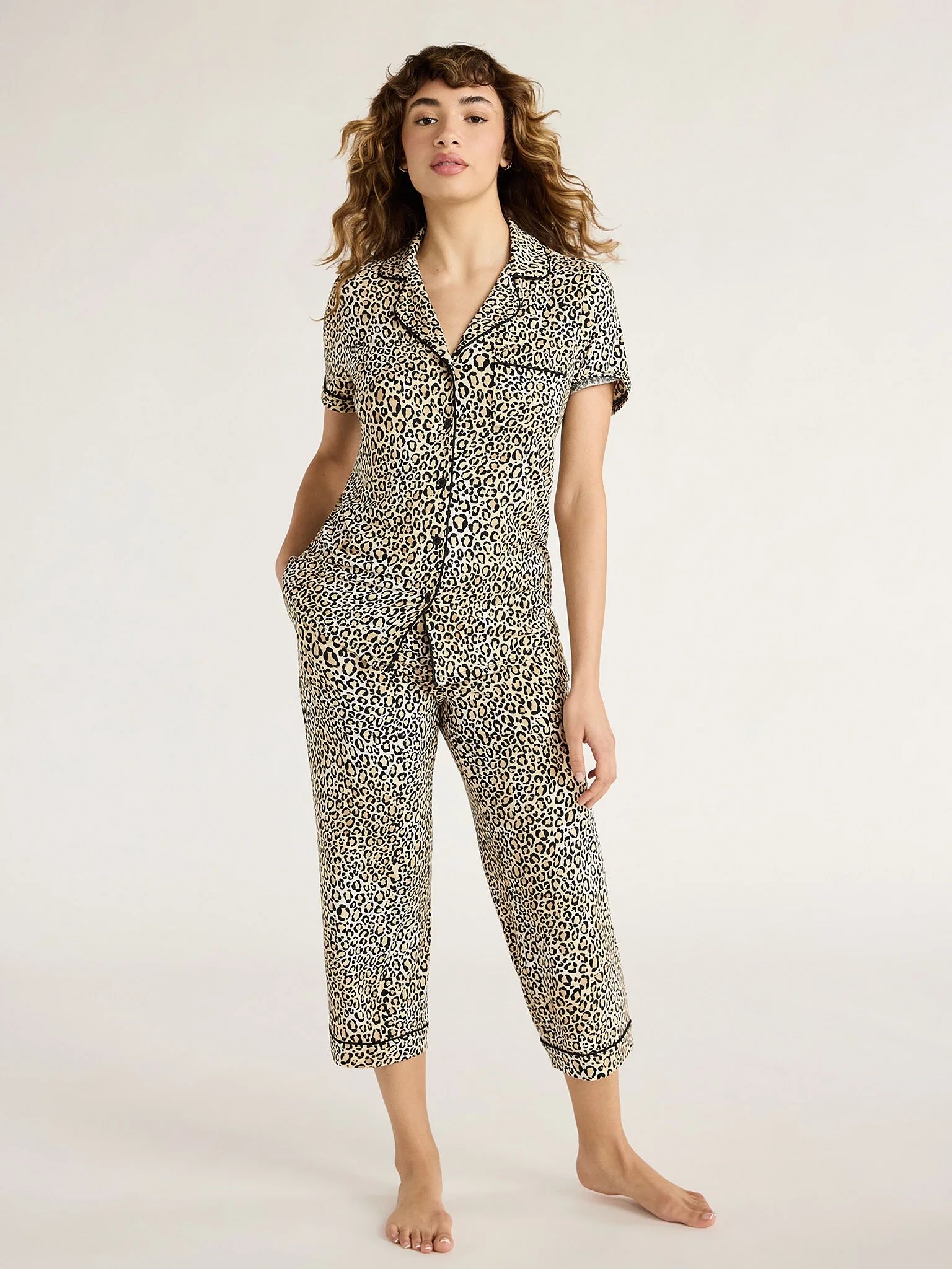 Joyspun Women's Knit Notch Collar Top and Capri Pants Pajama Set, 2-Piece, Sizes S to 3X | Walmart (US)