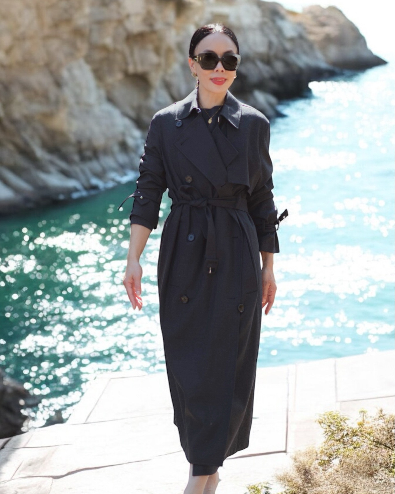 Like a good lightweight trench, belted or not belted, both are classic. 

#LTKOver40 #LTKSeasonal #LTKSaleAlert