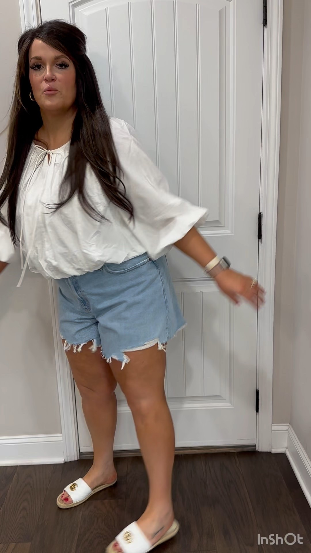 I love this look for summer! This shirt is so cute and flattering!! 

I’m wearing sizes: 
Top: XL
Shorts: 34

Abercrombie, Amazon, white poplin top, balloon sleeve top, denim shorts, distressed shorts, curve love shorts, Gucci espadrille sandals, slide sandal 

#LTKFindsUnder50 #LTKStyleTip #LTKFindsUnder100
